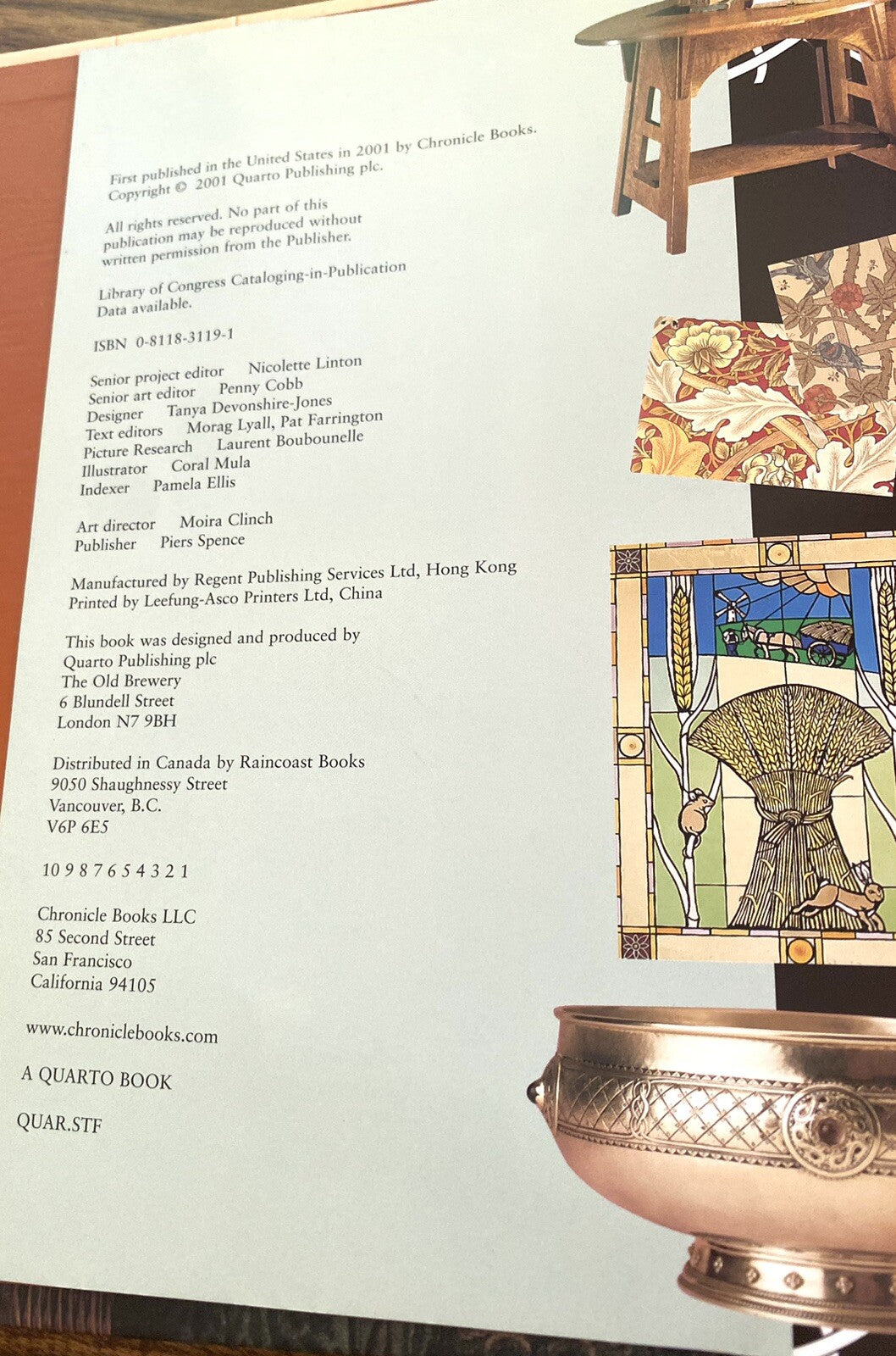 Living In Thé Arts And Crafts Style. A home Decorating Workbook
