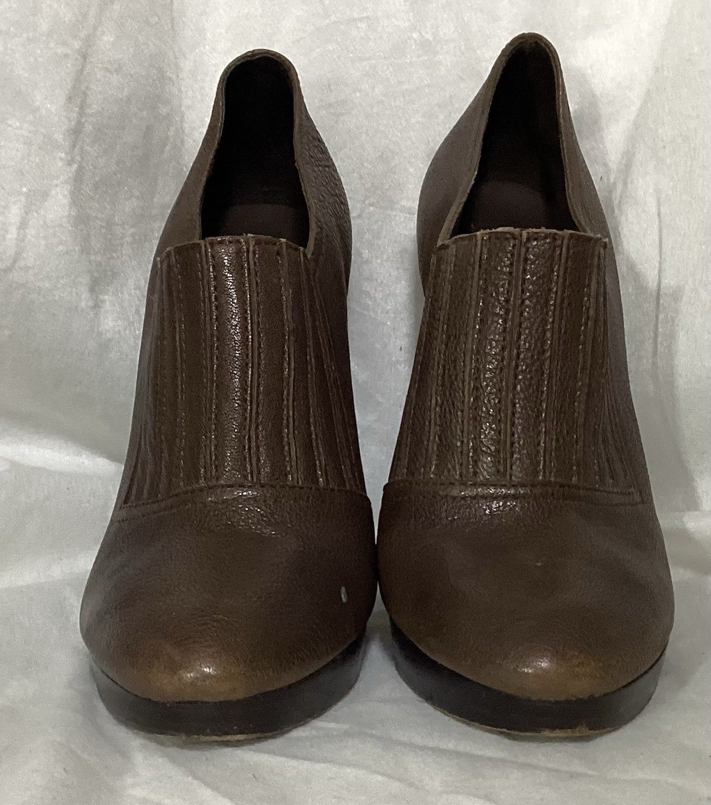 BCBG MaxAzria Dark Brown Leather Catilda Ankle Bootie Sz 6b/36