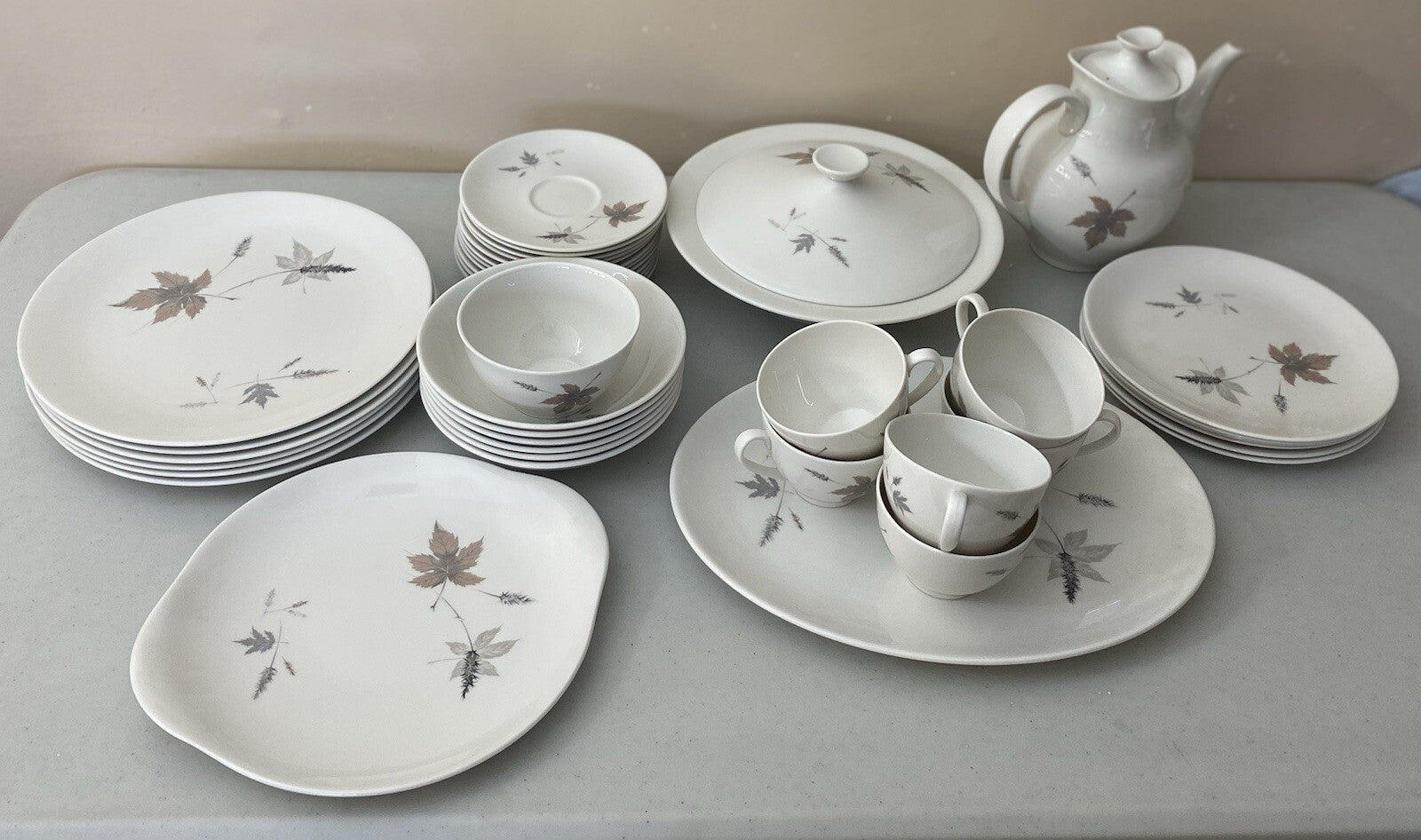 Dinner Set Royal Daulton Tumbling Leaves Fine China