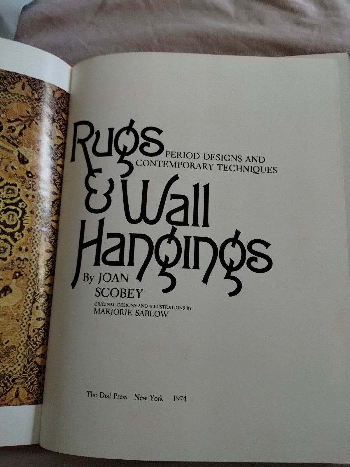 Joan Scobey Rugs & Wall Hangings Period Designs And Contemporary Techniques book