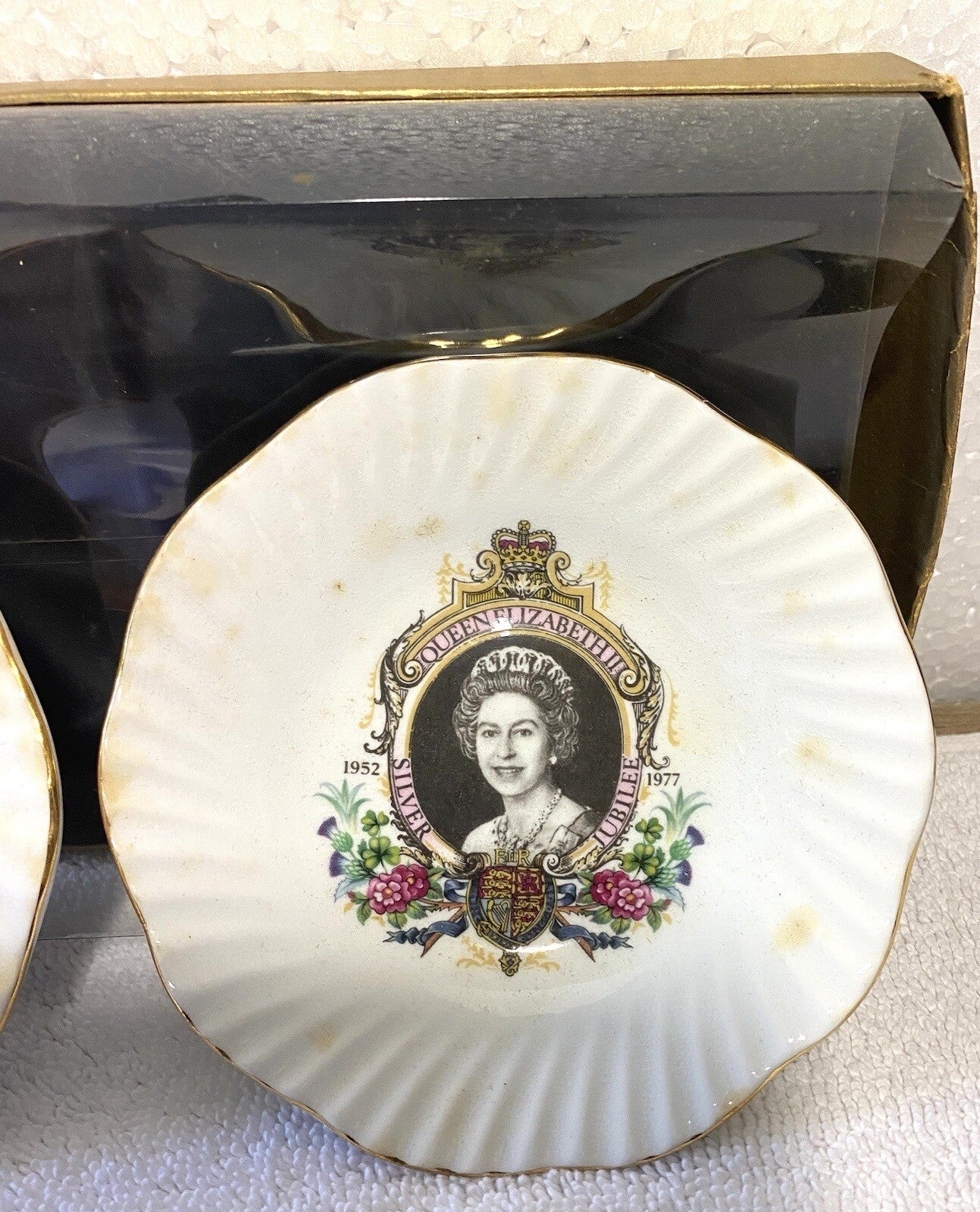 Elizabethan Silver Jubilee Plates Set Of 2