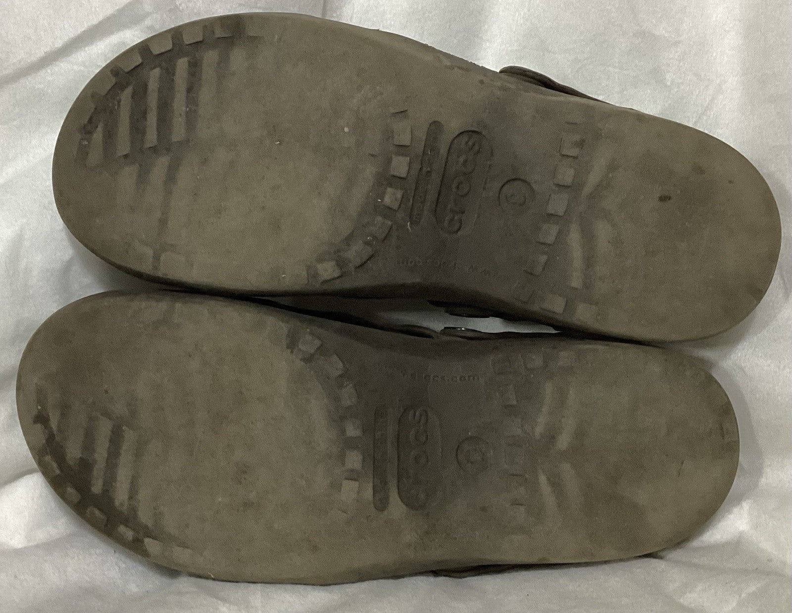 Women Karin Khaki Crocs Sz 9