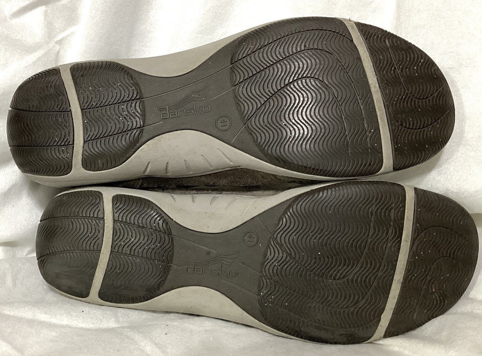 Dansko Beige Upper Suede Glittery Strappy Women Shoes Size 41