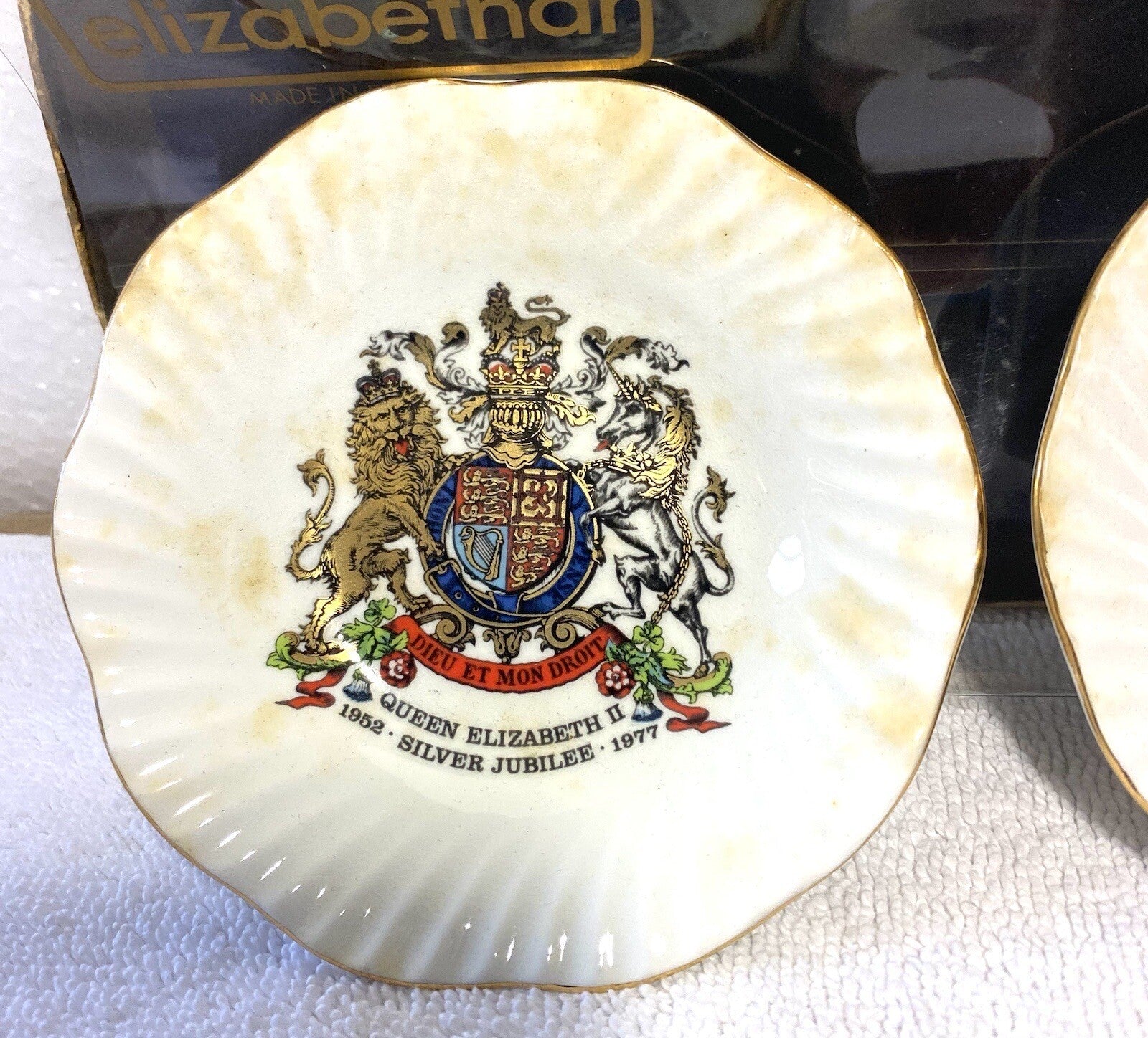 Elizabethan Silver Jubilee Plates Set Of 2