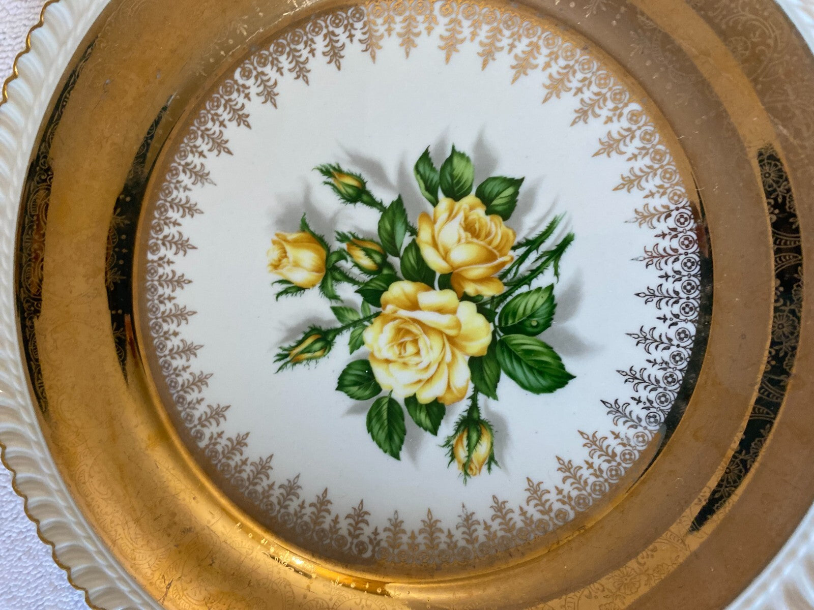 Georgian China 22 Kt Gold Floral Pattern Round Decorative Plate