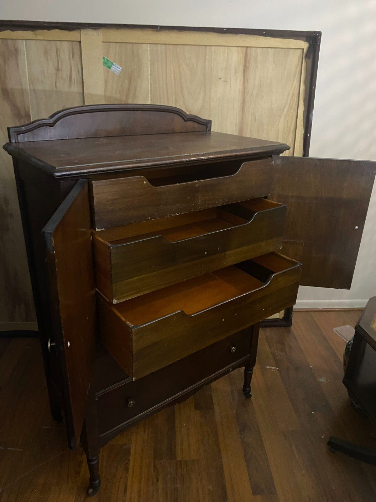 Vintage Keystone Furniture Co Brown Solid Wooden Footed 5 Drawer Dresser