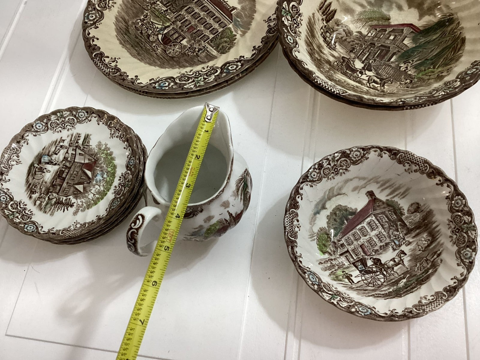 Johnson Brothers Heritage Hall Dinner Set - 12 Pieces