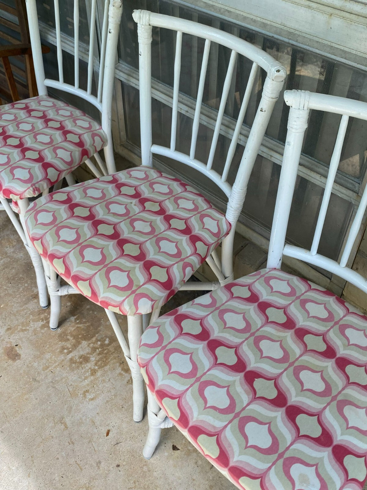 Set Of 3 White Bamboo Dining Chairs With Pink & White Cushions 32.5 X 16 Inches