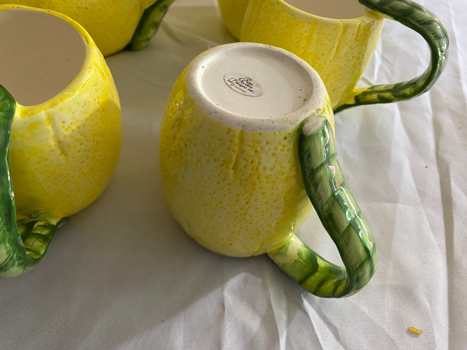 Ron Gordon Designs Lot Of 9 Yellow With Green Lemonade Theme Mugs With Pitcher