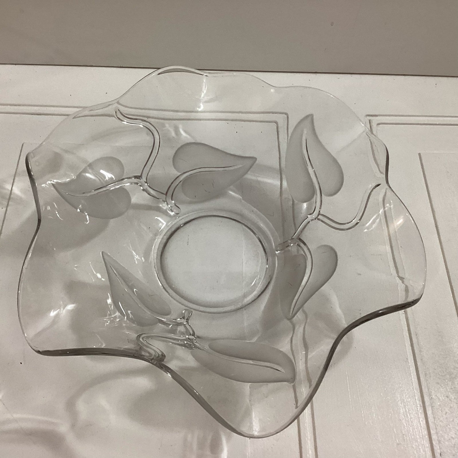 Vintage Scalloped Clear Glass With Etched Leaves Bowl
