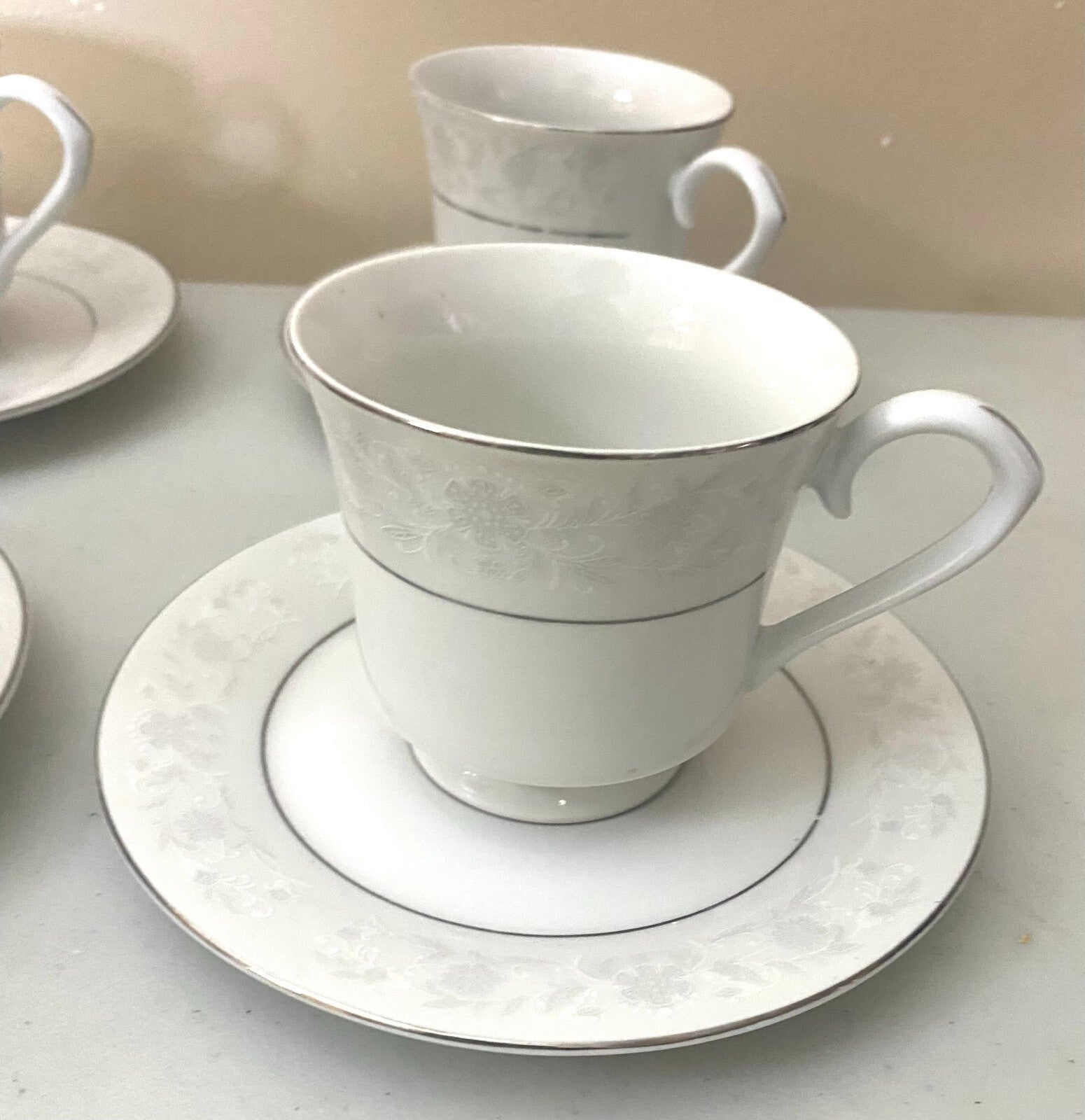 China Classic White With Floral Design Set Of 4 Fine China Cups And Saucers