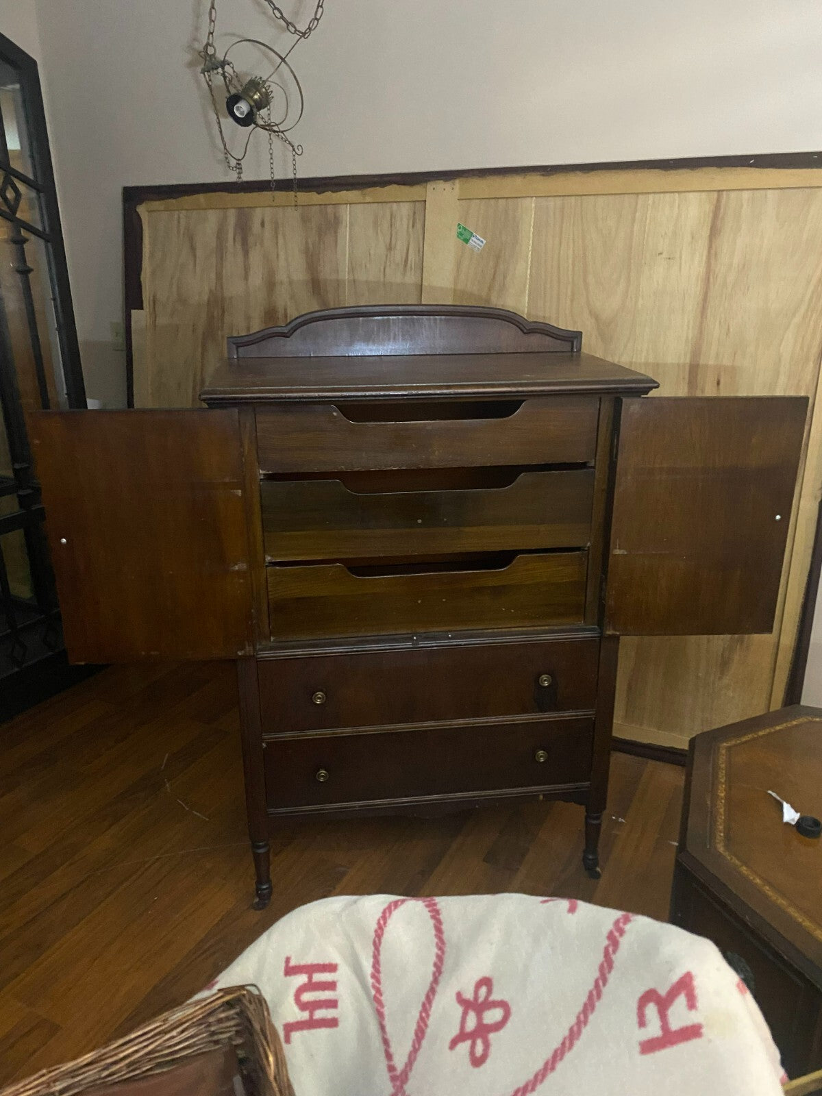 Vintage Keystone Furniture Co Brown Solid Wooden Footed 5 Drawer Dresser
