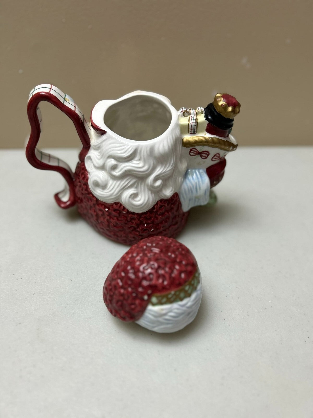 Holiday Christmas Theme Santa Clause Head Figure Small Tea Pot With Lid