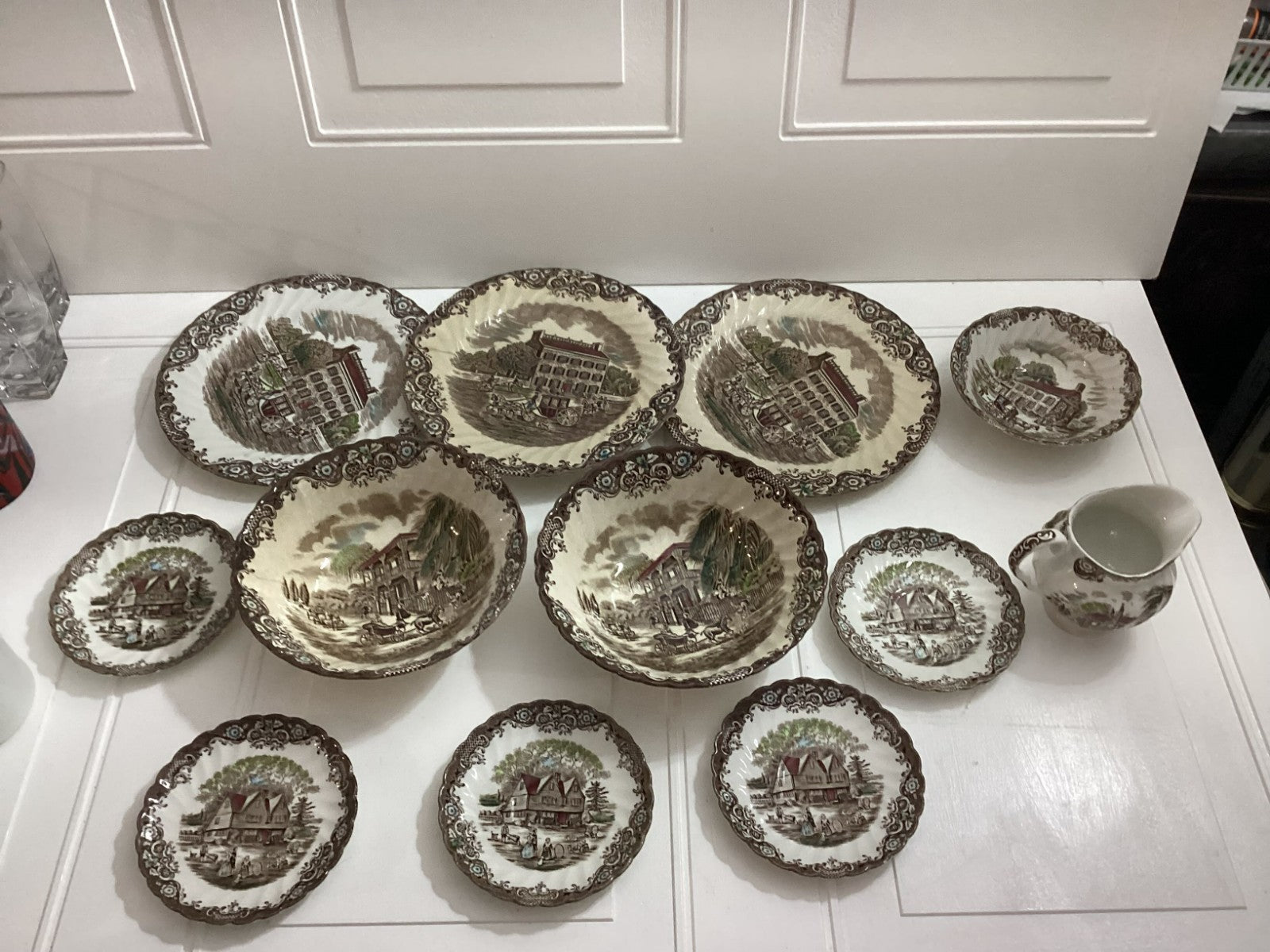 Johnson Brothers Heritage Hall Dinner Set - 12 Pieces