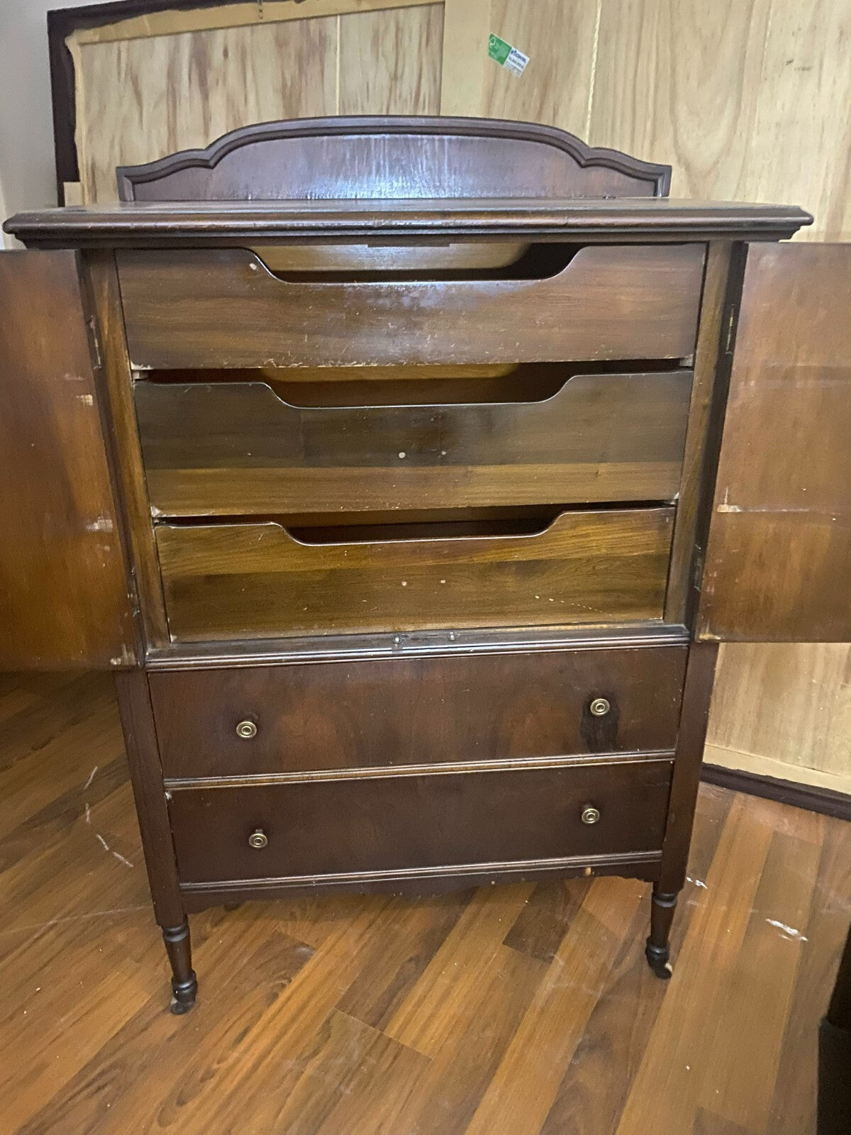 Vintage Keystone Furniture Co Brown Solid Wooden Footed 5 Drawer Dresser