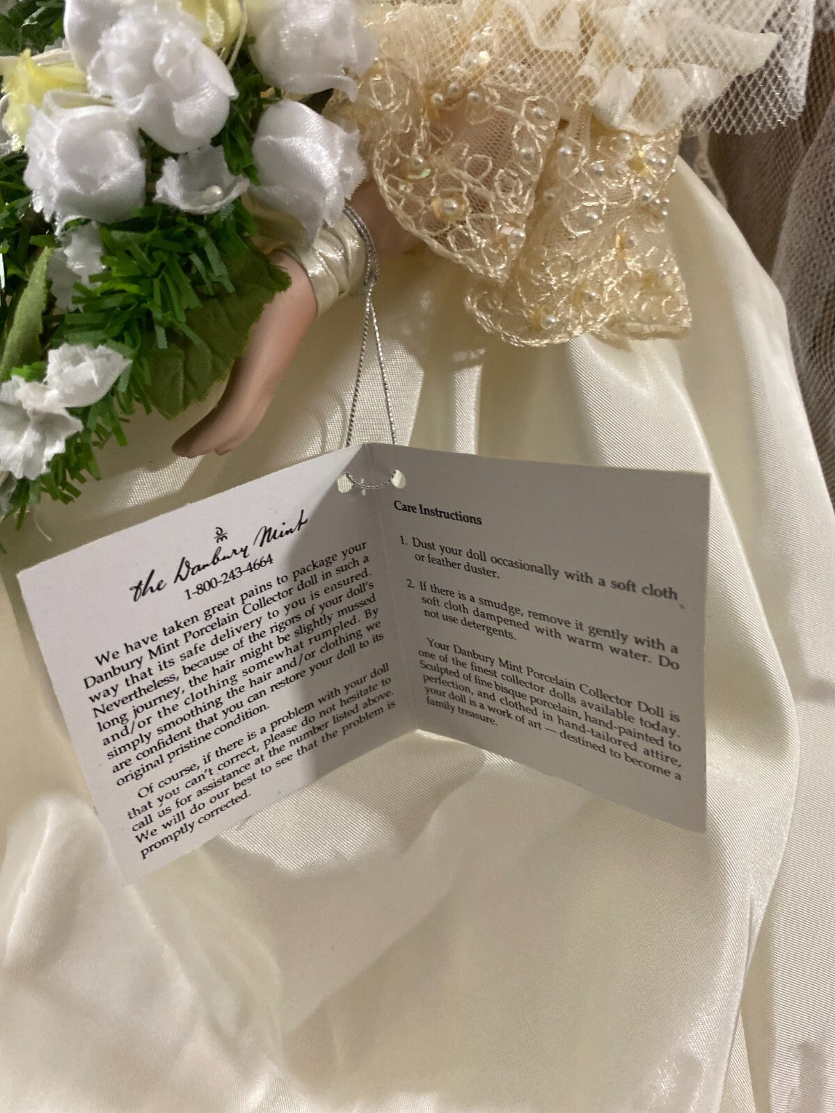 The Danbury Mint The Princess Diana Bride Porcelain Free Standing Wedding Doll