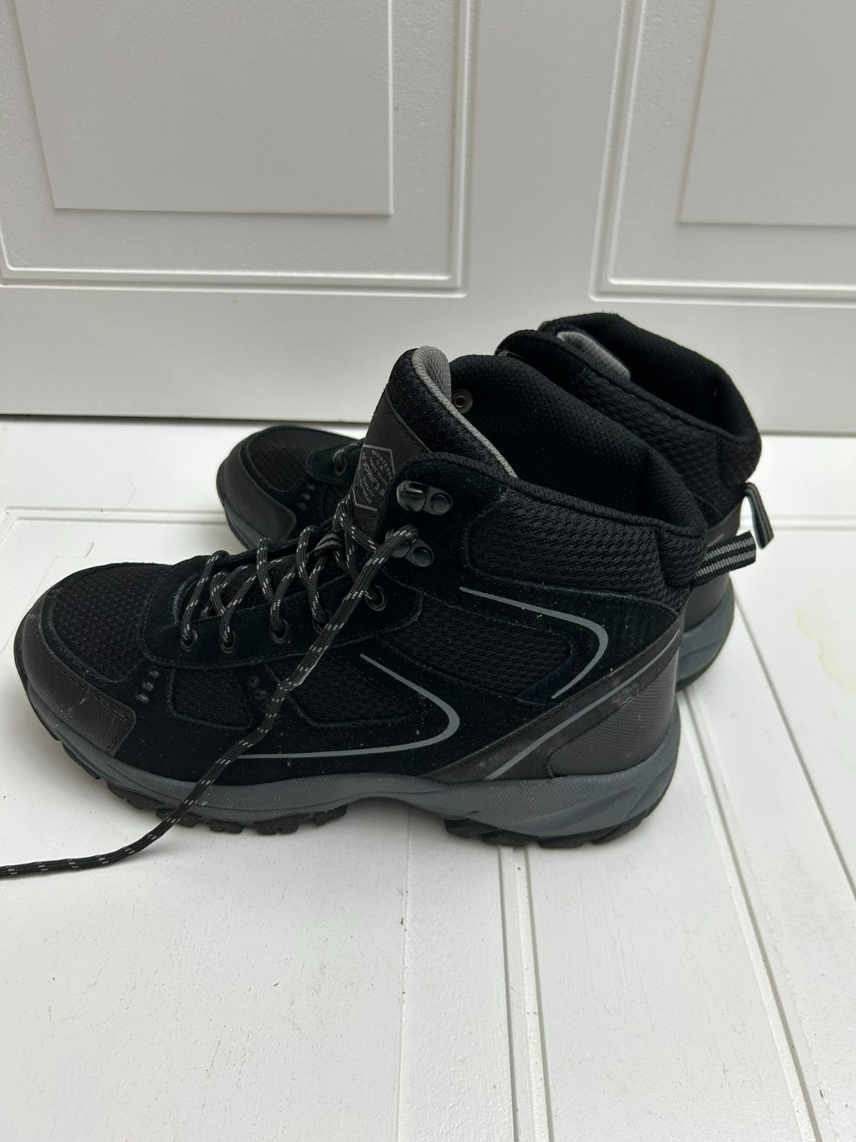 St. John's Bay Men's Black Lace Up Hiking Boots With Memory Foam Size 10