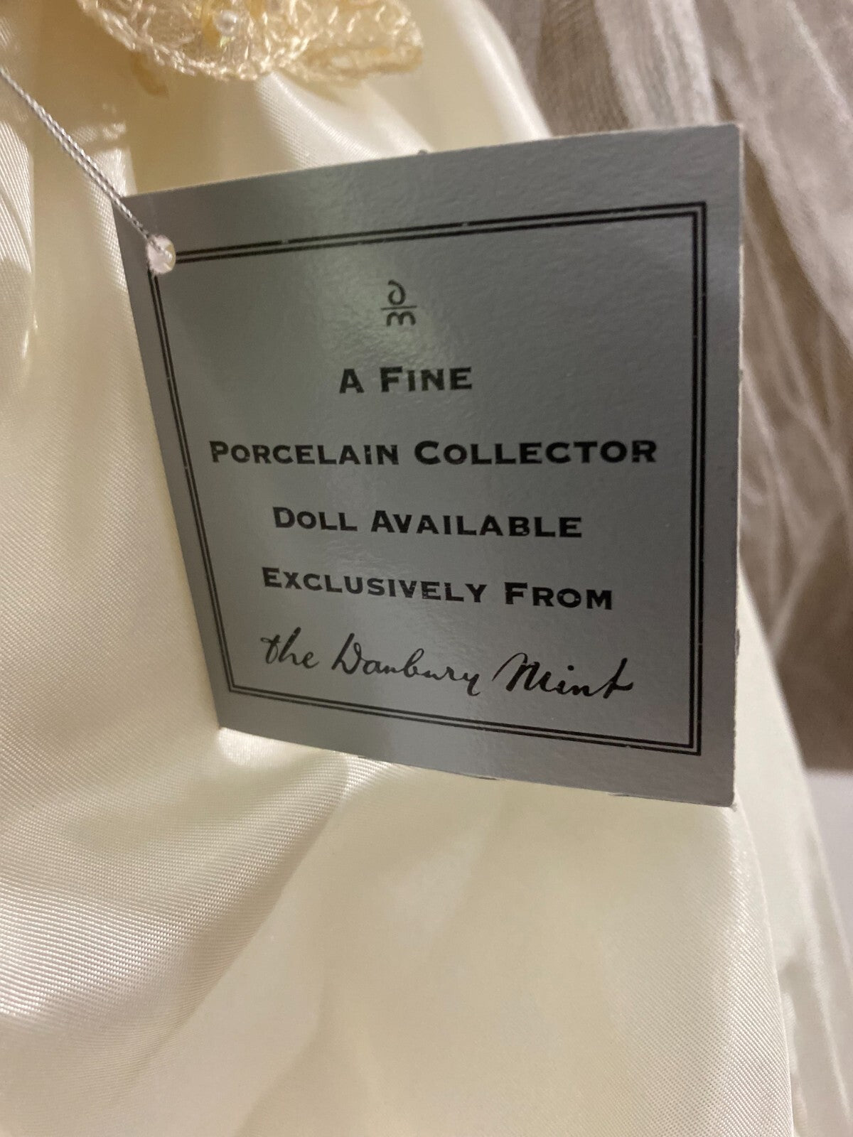The Danbury Mint The Princess Diana Bride Porcelain Free Standing Wedding Doll