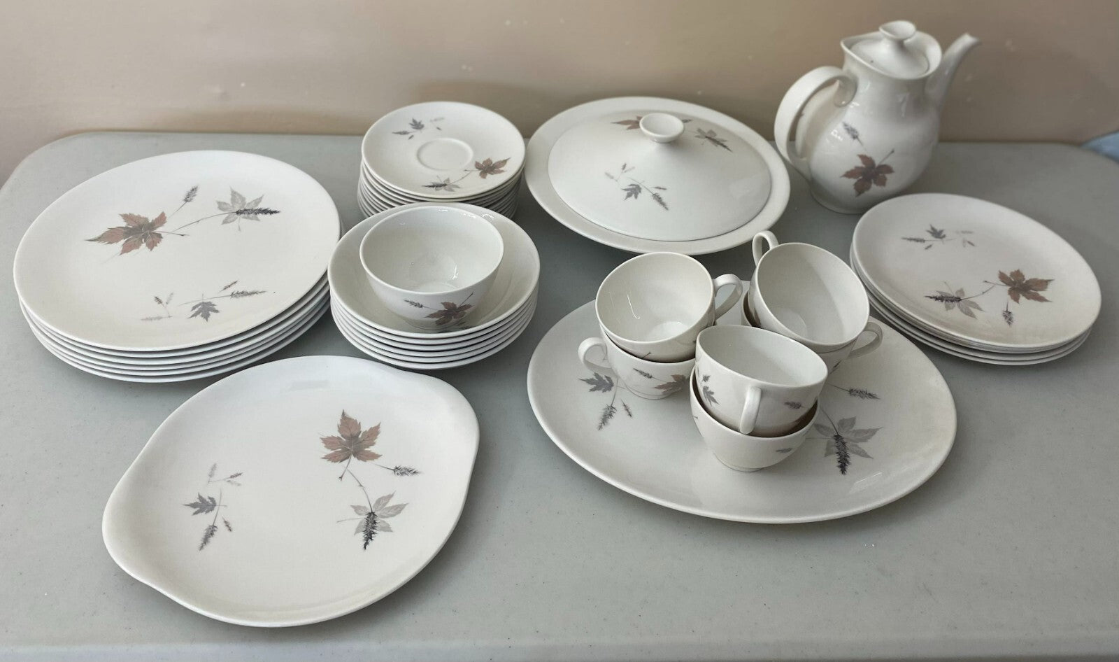 Dinner Set Royal Daulton Tumbling Leaves Fine China