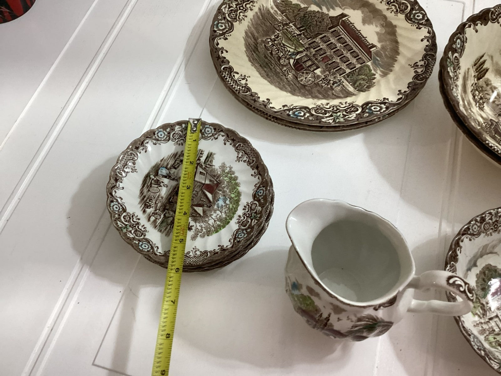 Johnson Brothers Heritage Hall Dinner Set - 12 Pieces