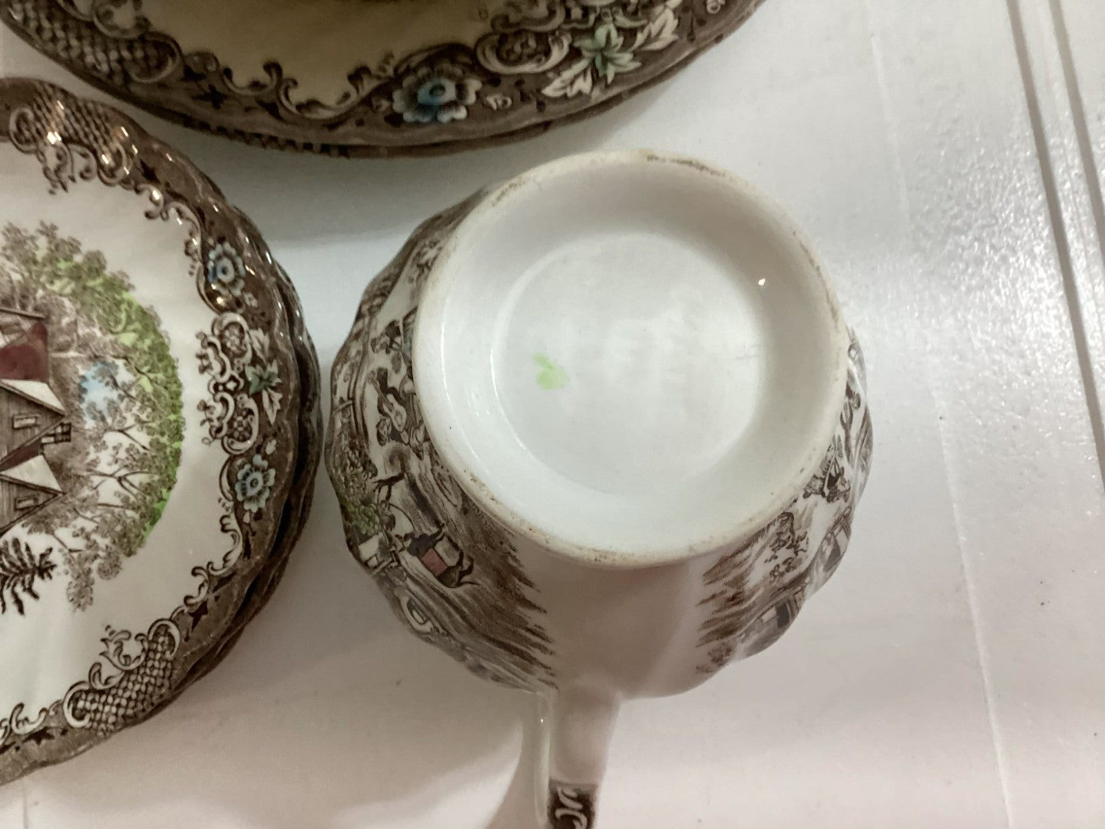 Johnson Brothers Heritage Hall Dinner Set - 12 Pieces