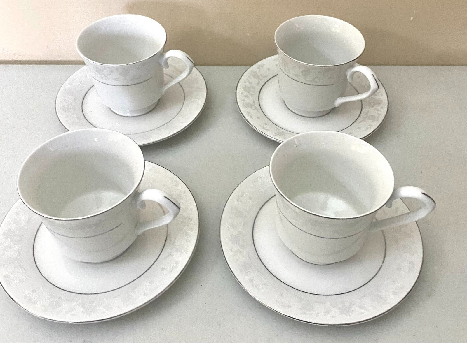 China Classic White With Floral Design Set Of 4 Fine China Cups And Saucers