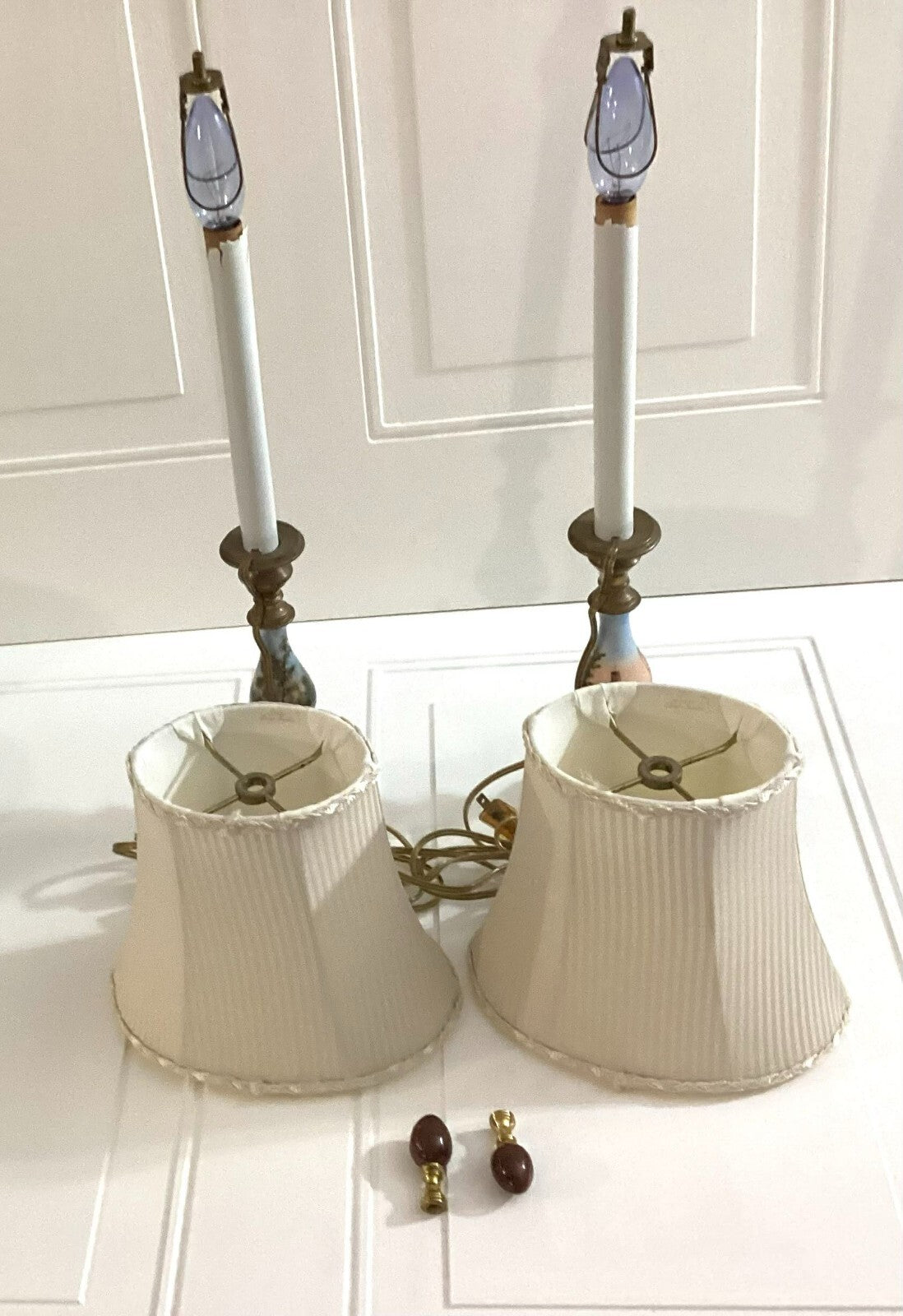 Vintage Set Of 2 Hand Painted, Brass Leg Elect Table Lamps