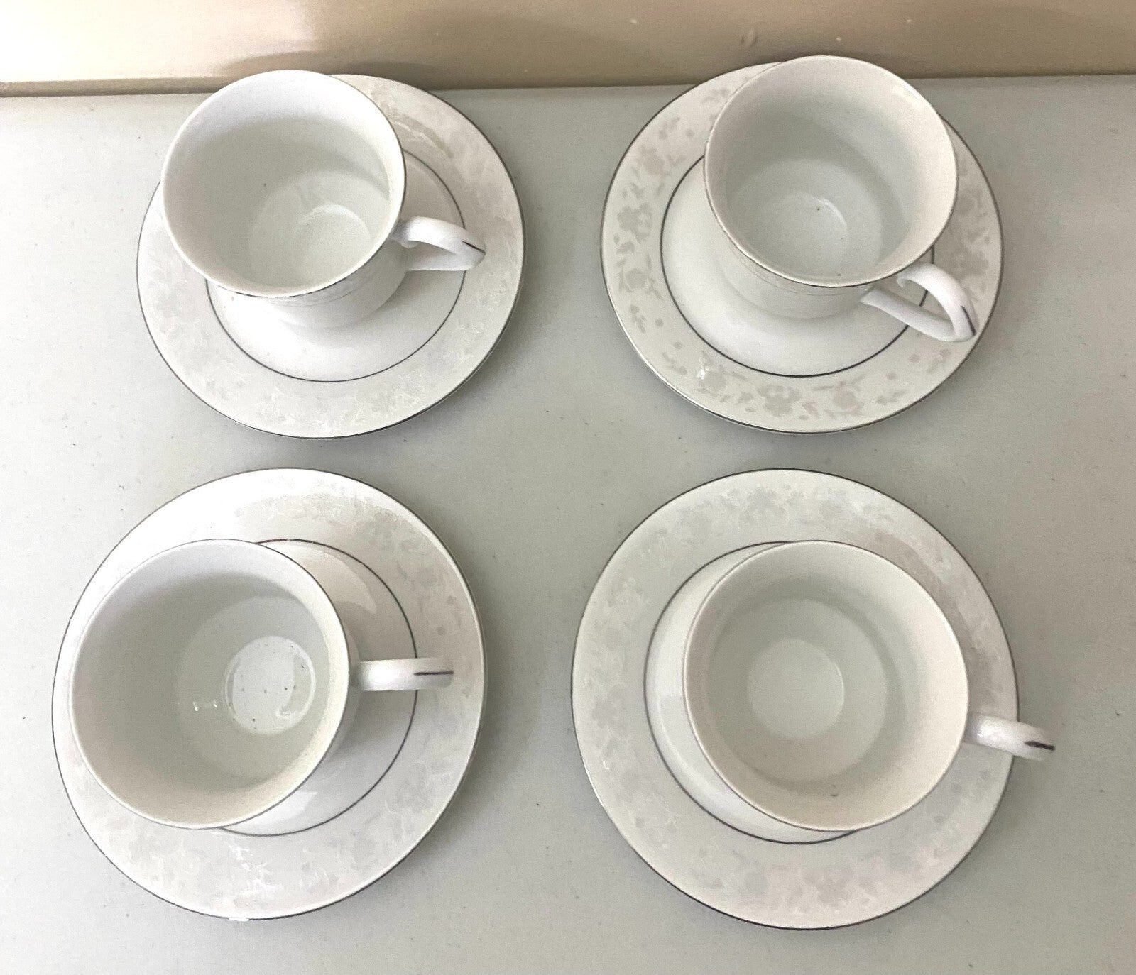 China Classic White With Floral Design Set Of 4 Fine China Cups And Saucers