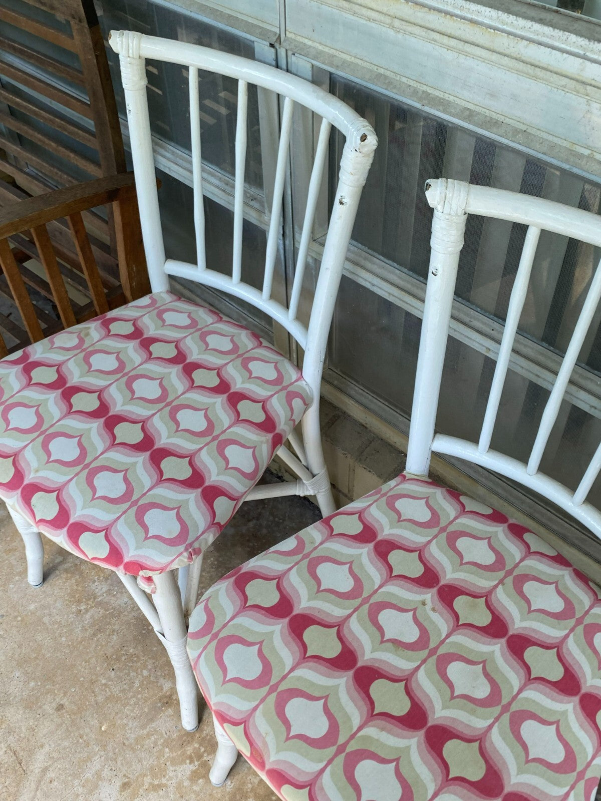 Set Of 3 White Bamboo Dining Chairs With Pink & White Cushions 32.5 X 16 Inches
