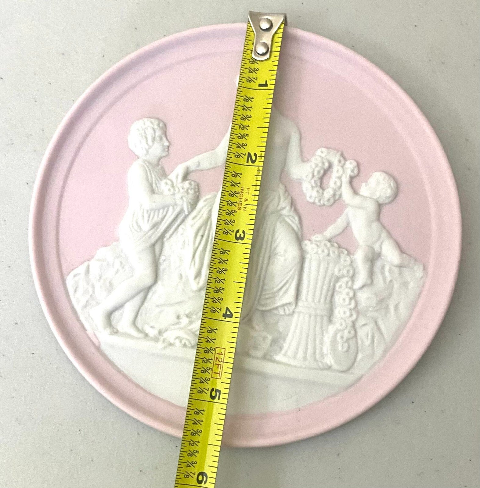 Set Of 2 Royal Copenhagen Bing & Grodahl Wall Plates Color Pink & White 5.5 Inch