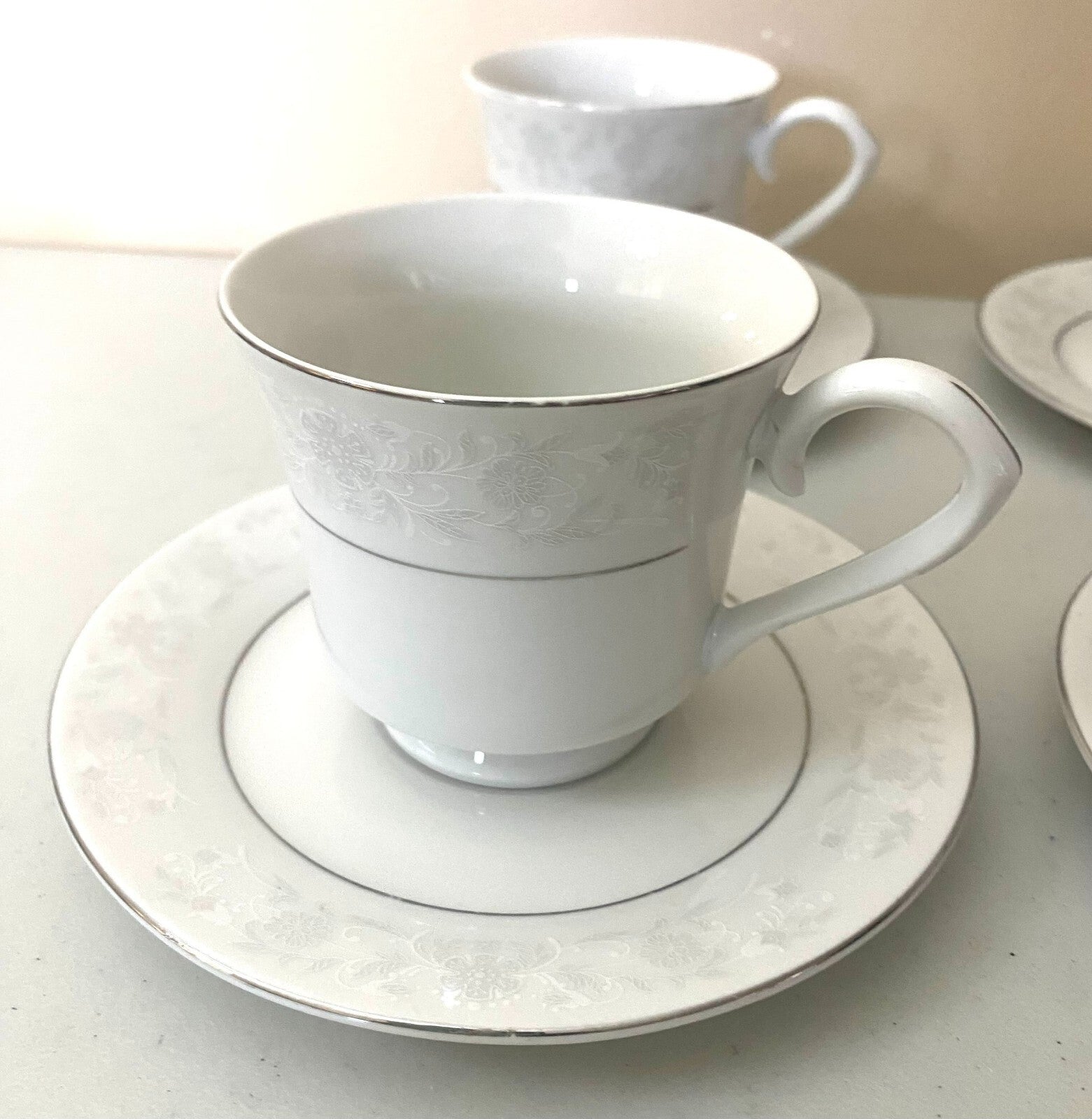 China Classic White With Floral Design Set Of 4 Fine China Cups And Saucers