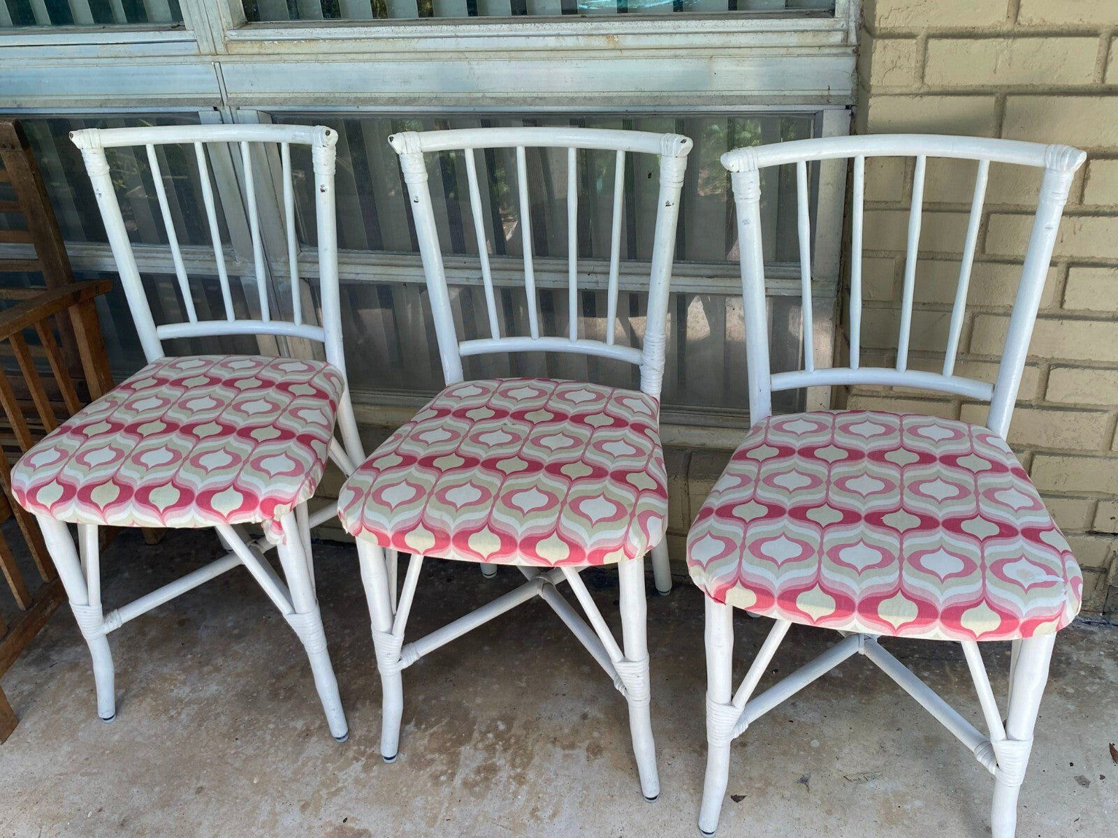 Set Of 3 White Bamboo Dining Chairs With Pink & White Cushions 32.5 X 16 Inches
