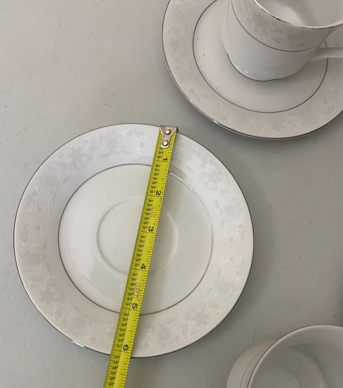 China Classic White With Floral Design Set Of 4 Fine China Cups And Saucers
