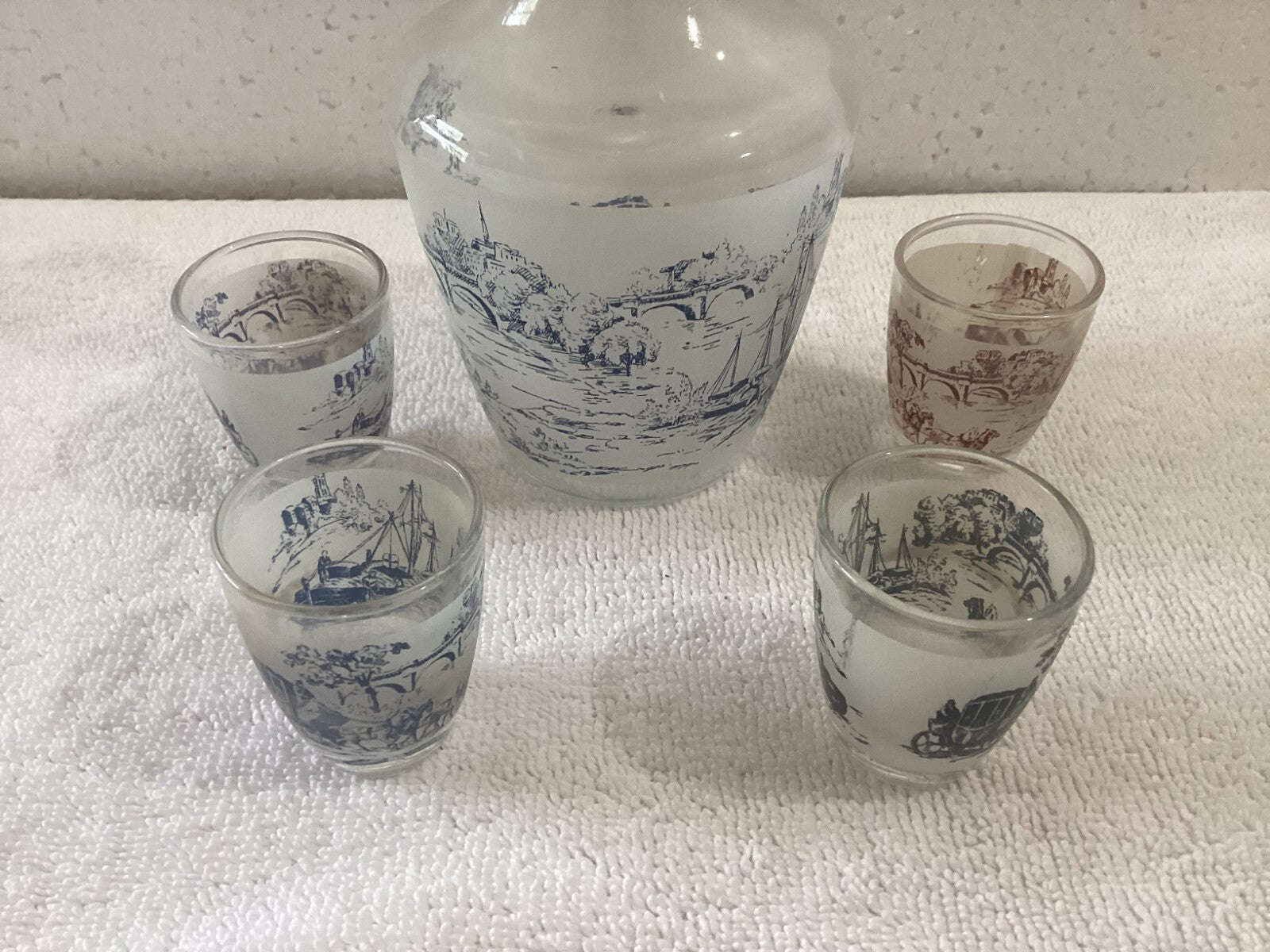 20th Century 5 Pcs French Decanter Set Carafe With Lid And 4 Shot Glasses