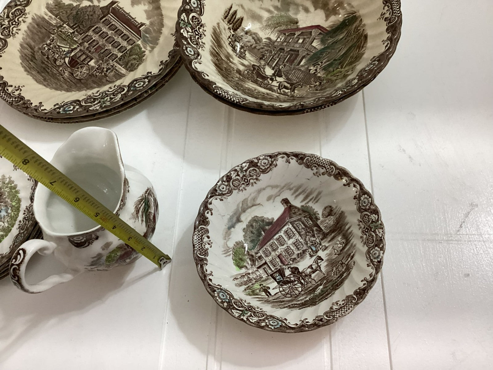 Johnson Brothers Heritage Hall Dinner Set - 12 Pieces