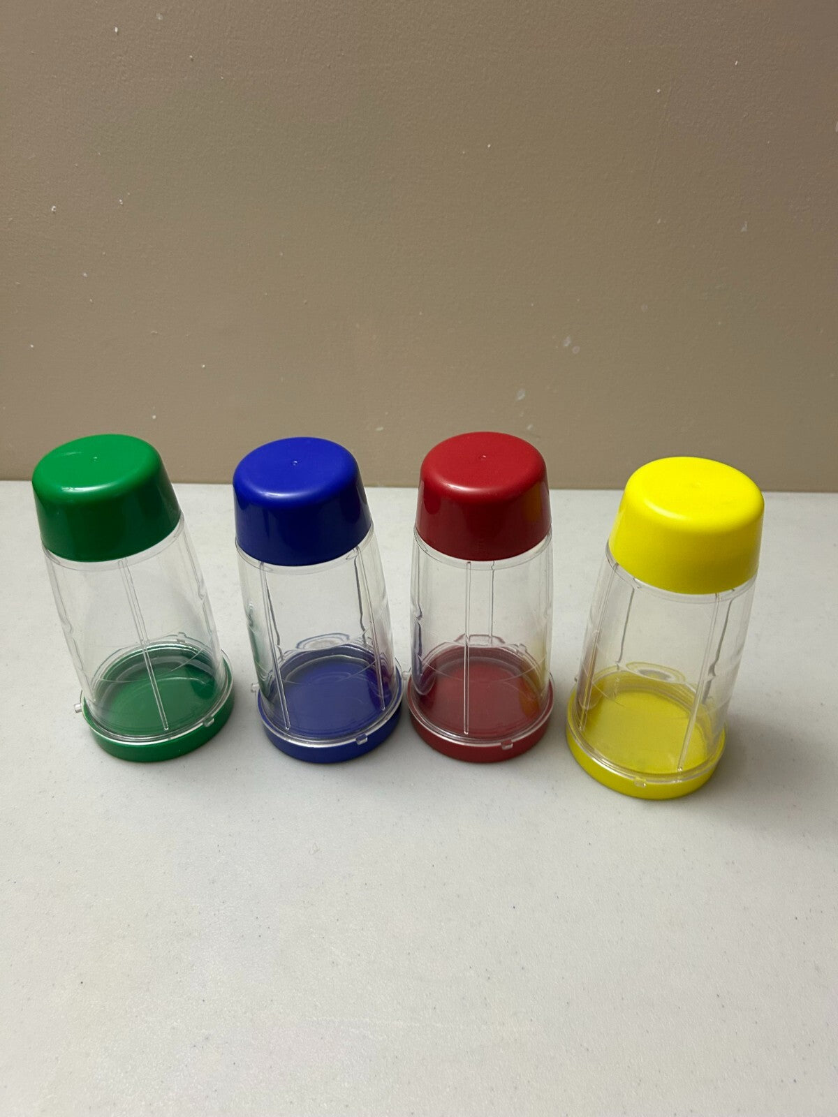 Set Of 4 Multicolor Double Lid Clear Plastic On The Go Cup For Blender