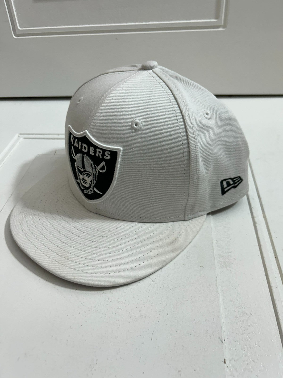 New Era Las Vegas Raiders NFL Football Team Cap - Black White Size 7.5