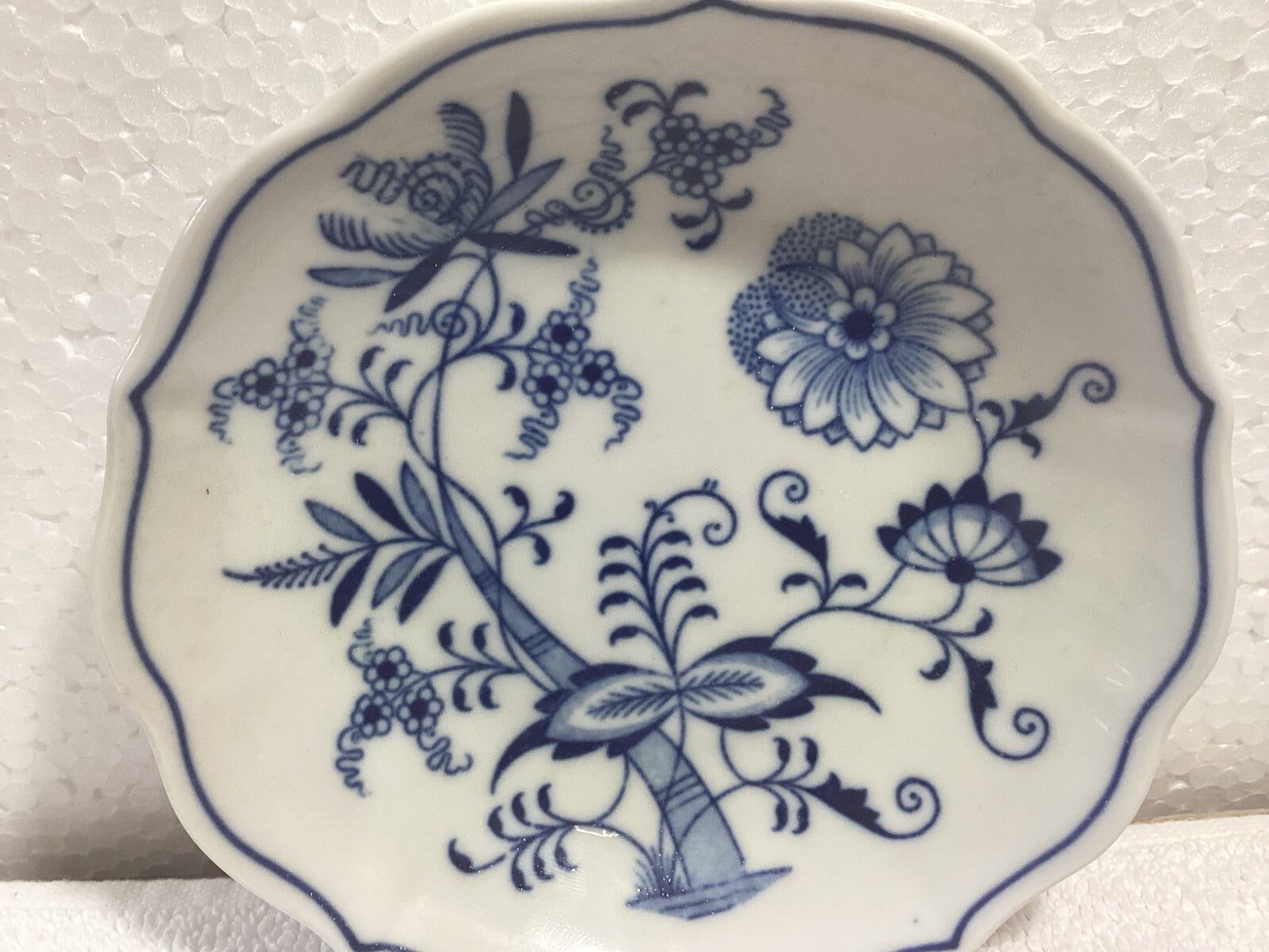 Zwiebelmuster White & Blue Floral Pattern Round Porcelain Small Dish 5”