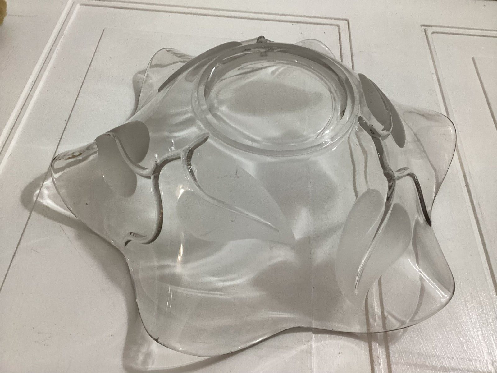 Vintage Scalloped Clear Glass With Etched Leaves Bowl