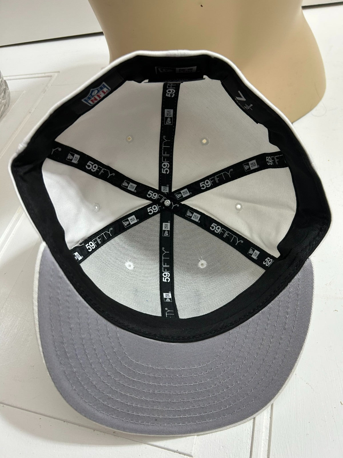 New Era Las Vegas Raiders NFL Football Team Cap - Black White Size 7.5