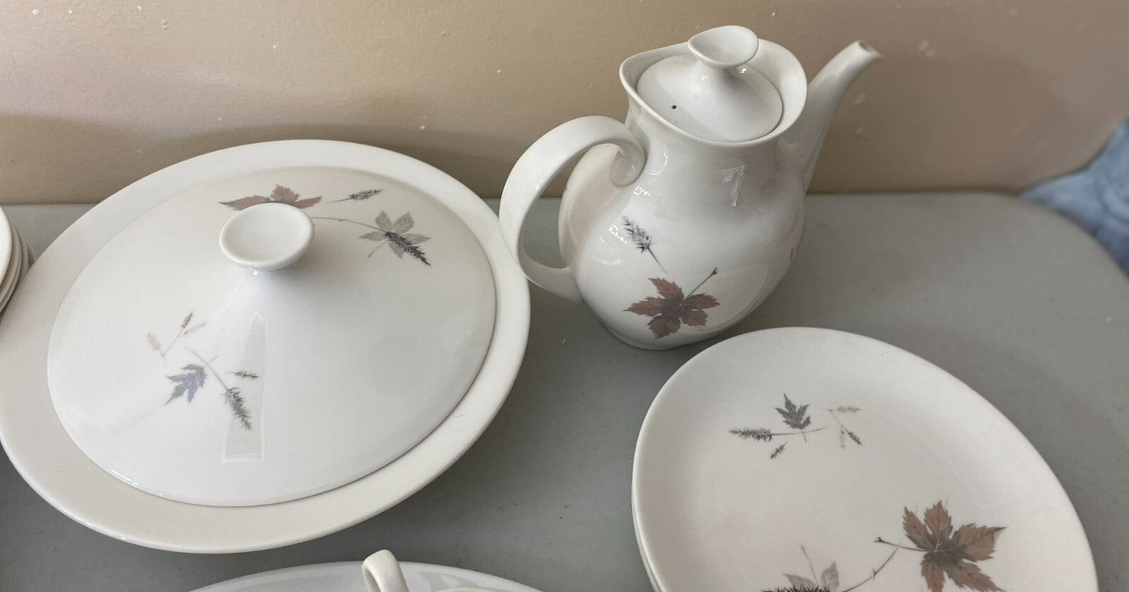 Dinner Set Royal Daulton Tumbling Leaves Fine China