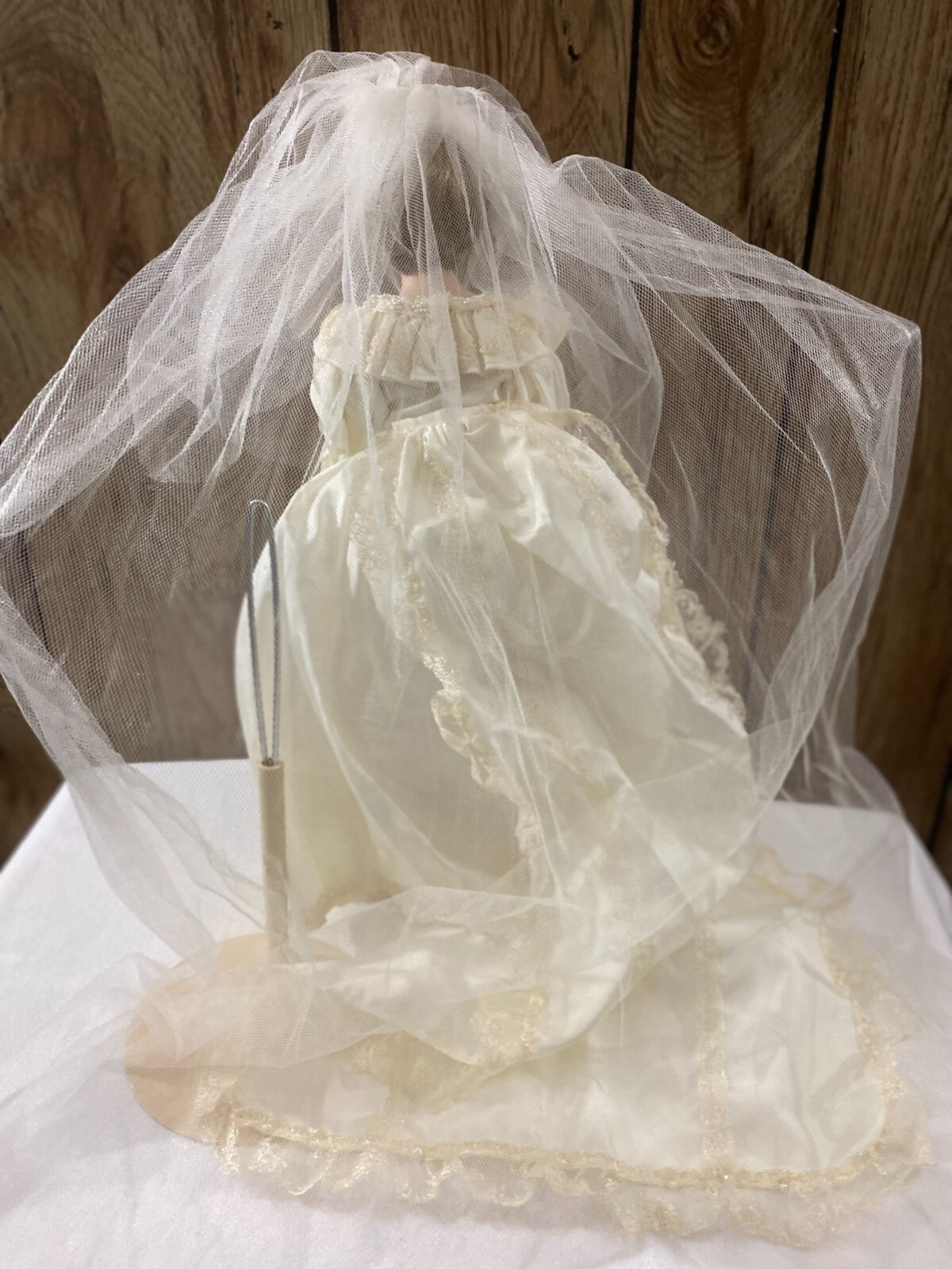 The Danbury Mint The Princess Diana Bride Porcelain Free Standing Wedding Doll