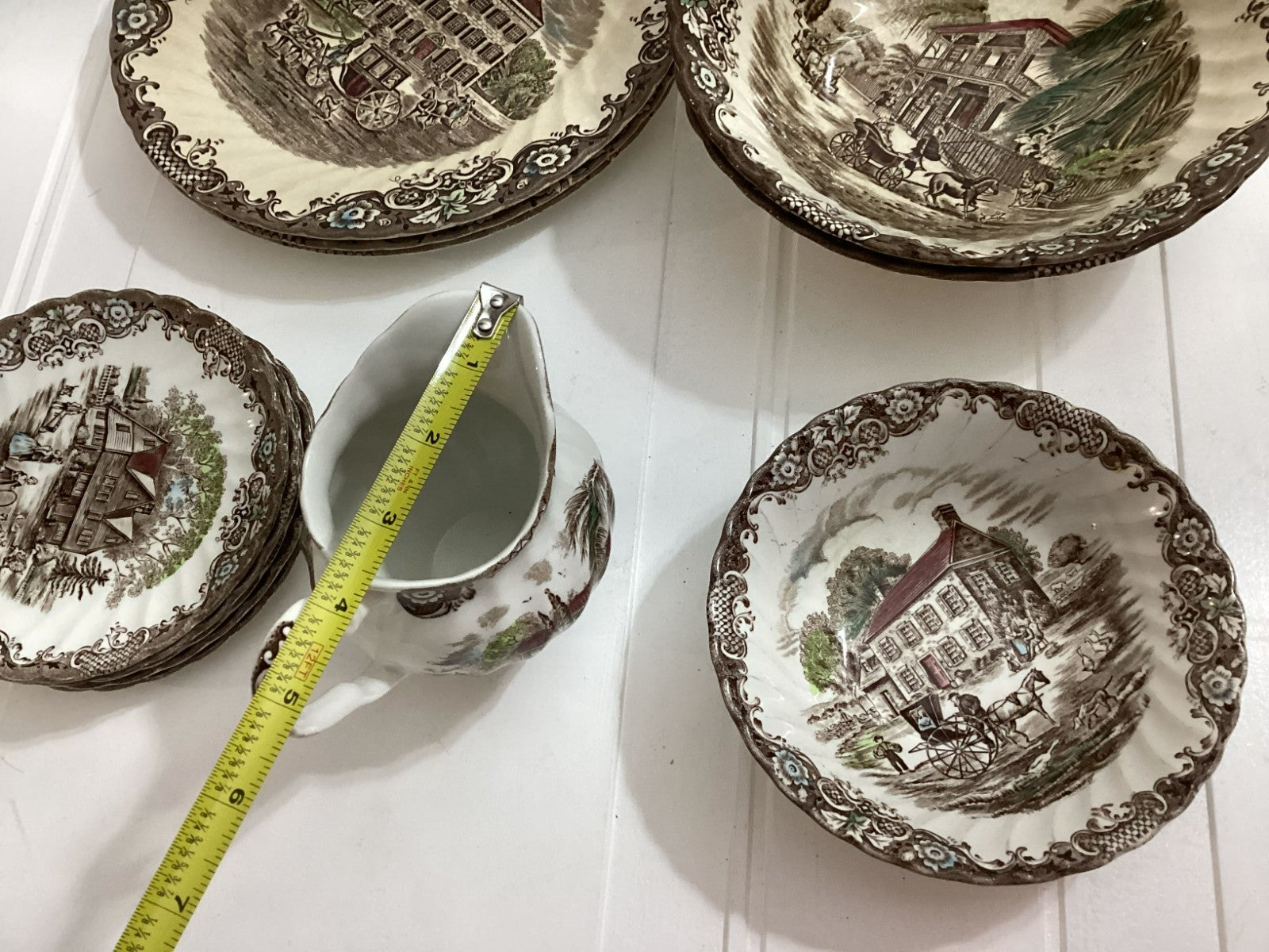Johnson Brothers Heritage Hall Dinner Set - 12 Pieces