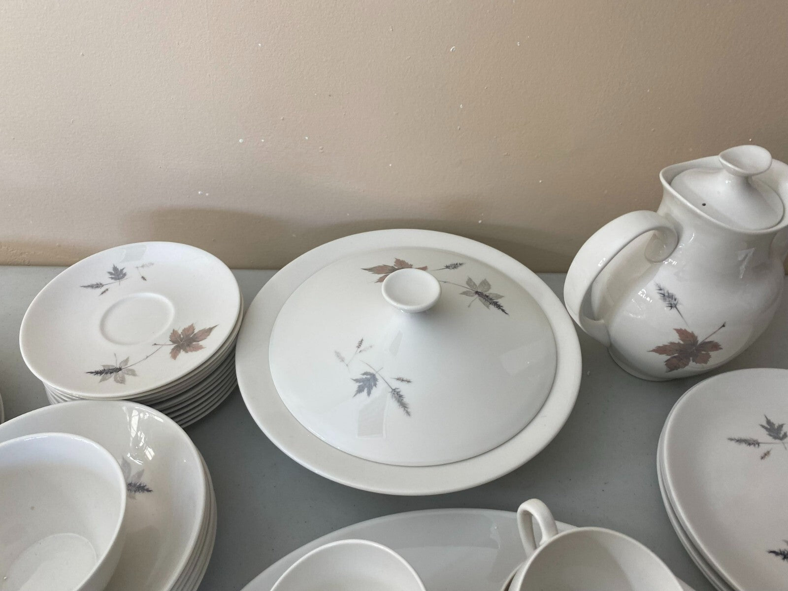 Dinner Set Royal Daulton Tumbling Leaves Fine China