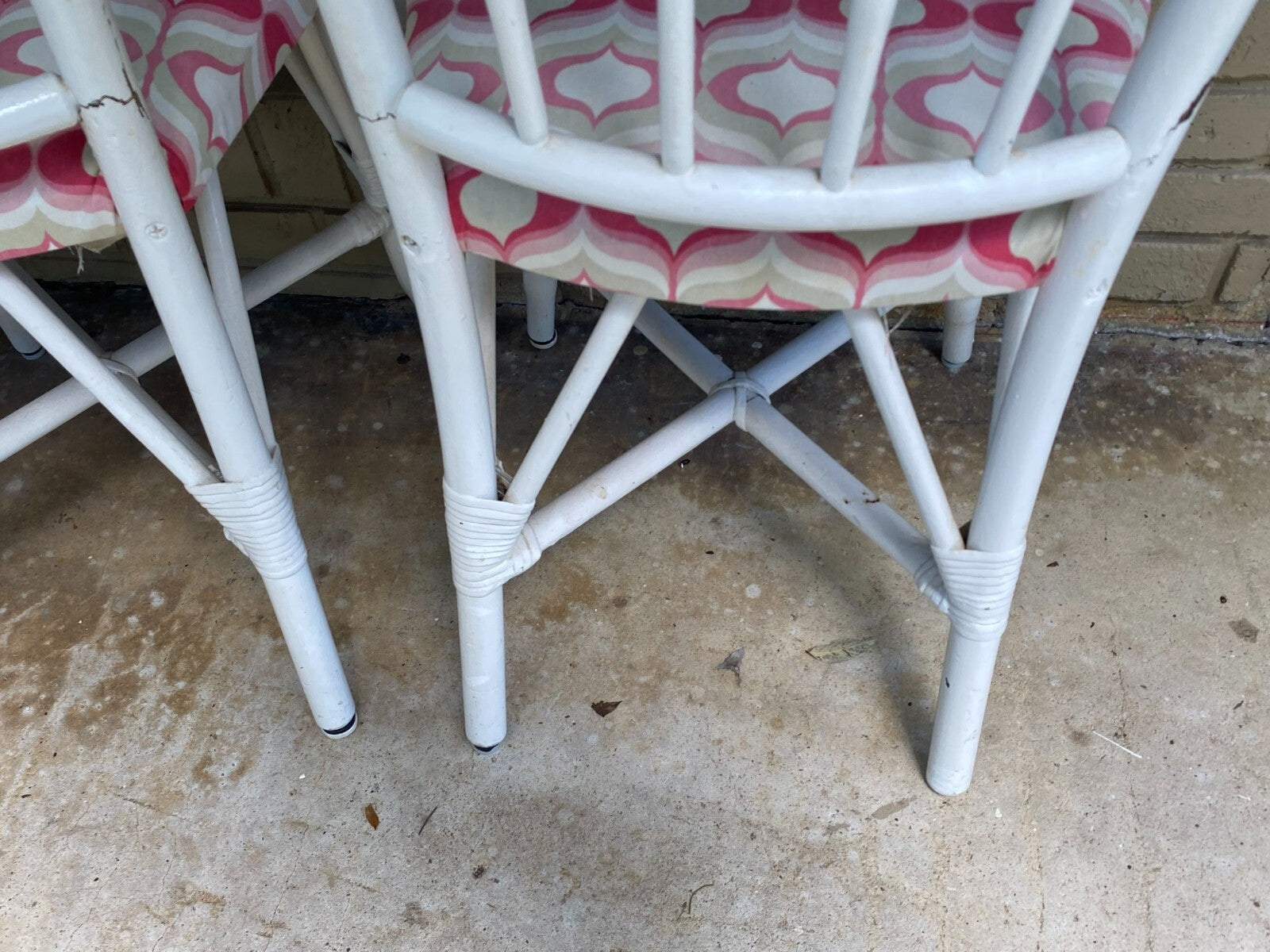 Set Of 3 White Bamboo Dining Chairs With Pink & White Cushions 32.5 X 16 Inches
