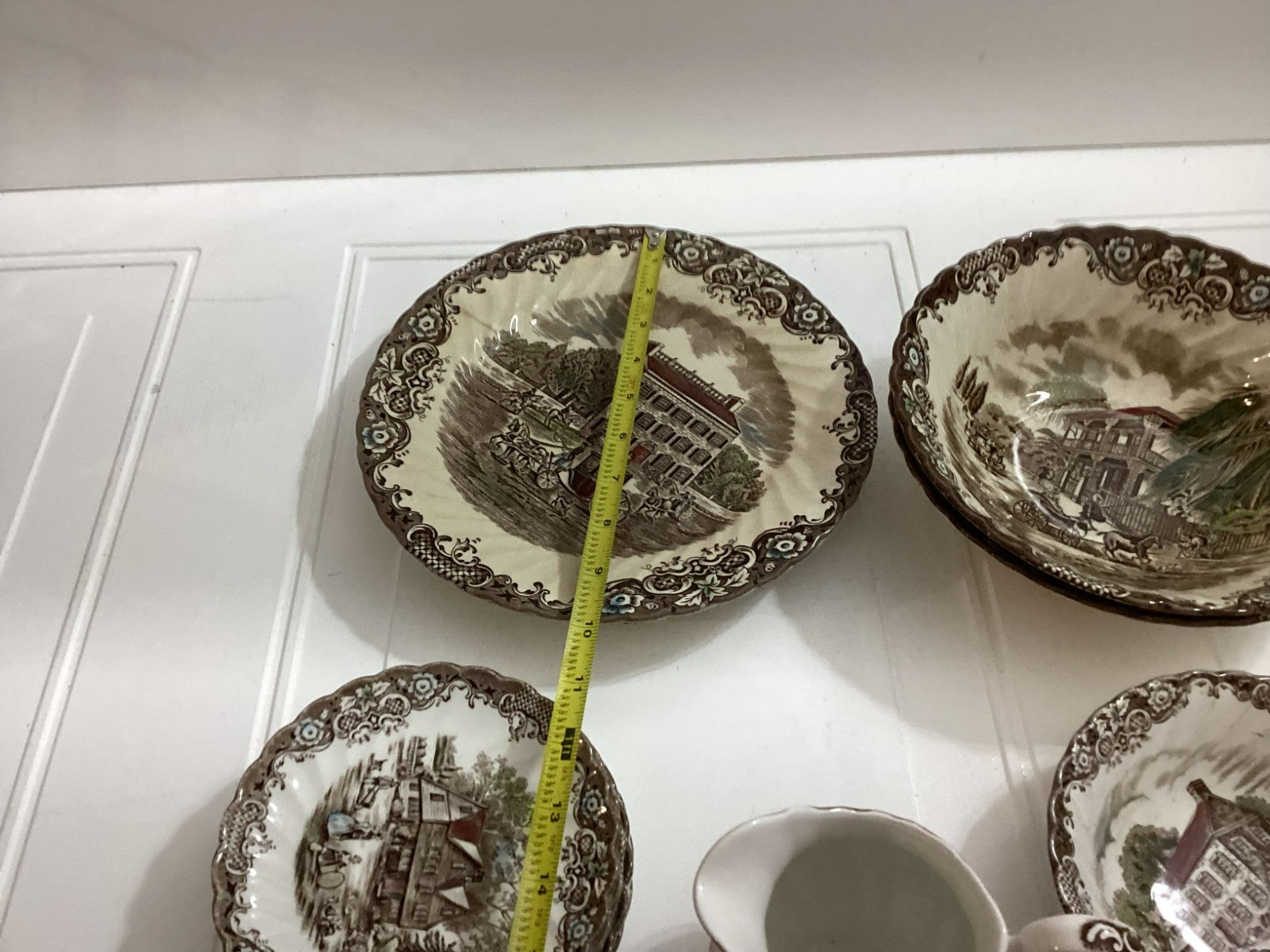 Johnson Brothers Heritage Hall Dinner Set - 12 Pieces