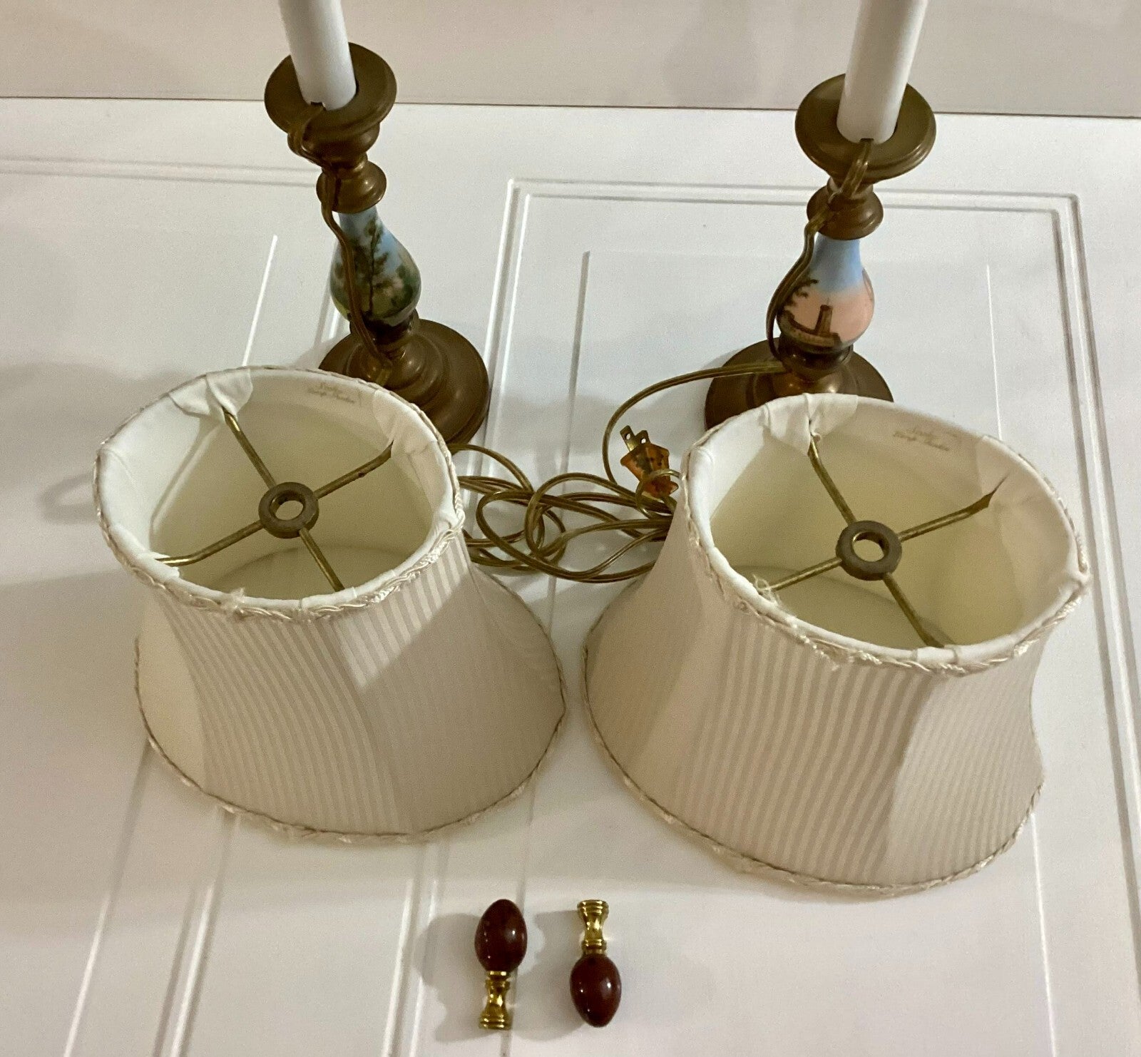 Vintage Set Of 2 Hand Painted, Brass Leg Elect Table Lamps