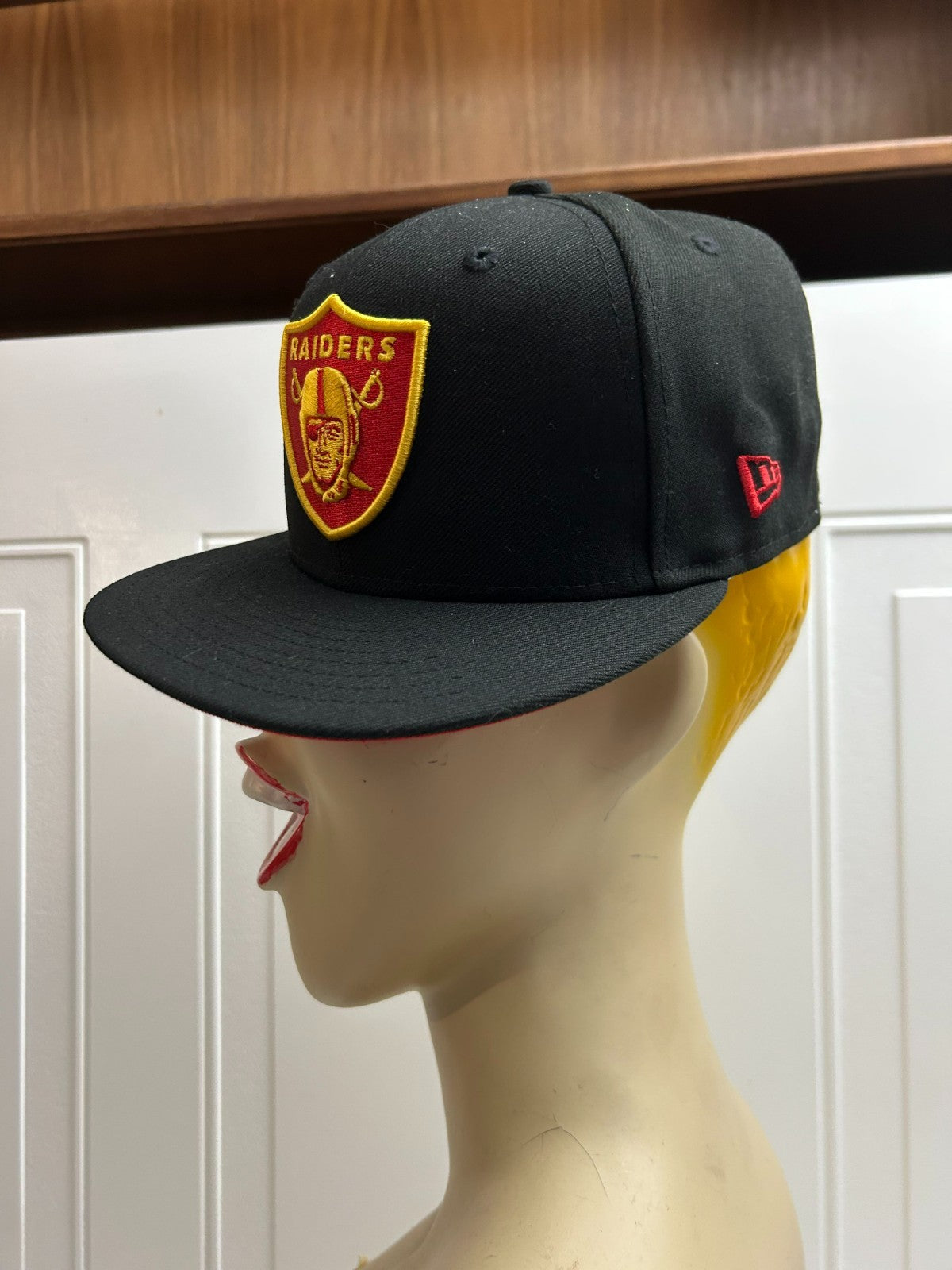 New Era NFL Las Vegas Raiders Football Team Size 7 1/8(56.8cm) - Black