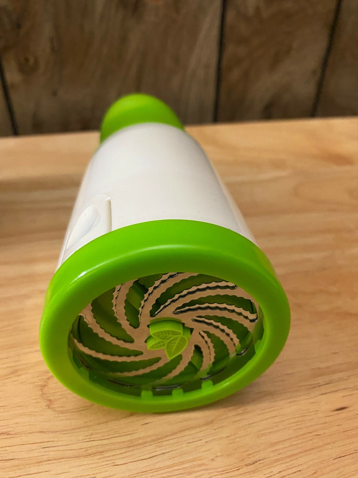 Manual Herb & Cheese Grinder Machine