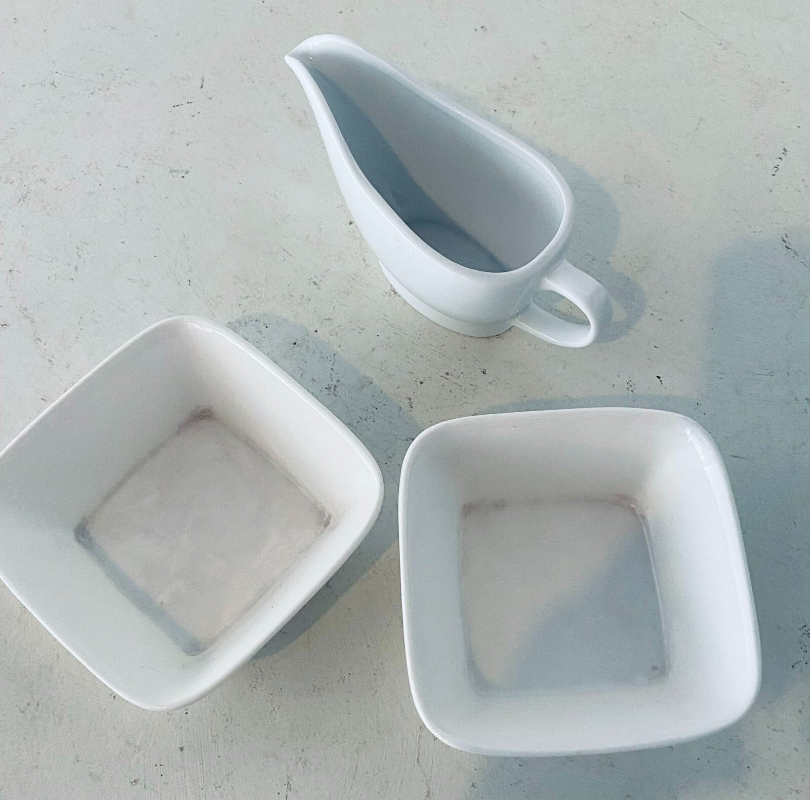 Kohls Gravy Boat And 2 Square Pieces 10 Strawberry Street Square Bowls - White